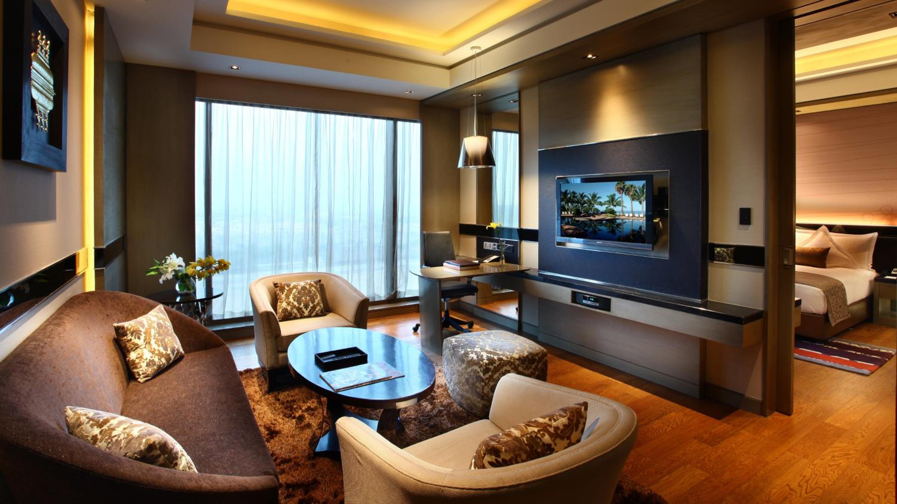 One-Bedroom Suite with King Bed - Non-Smoking - Photo 2