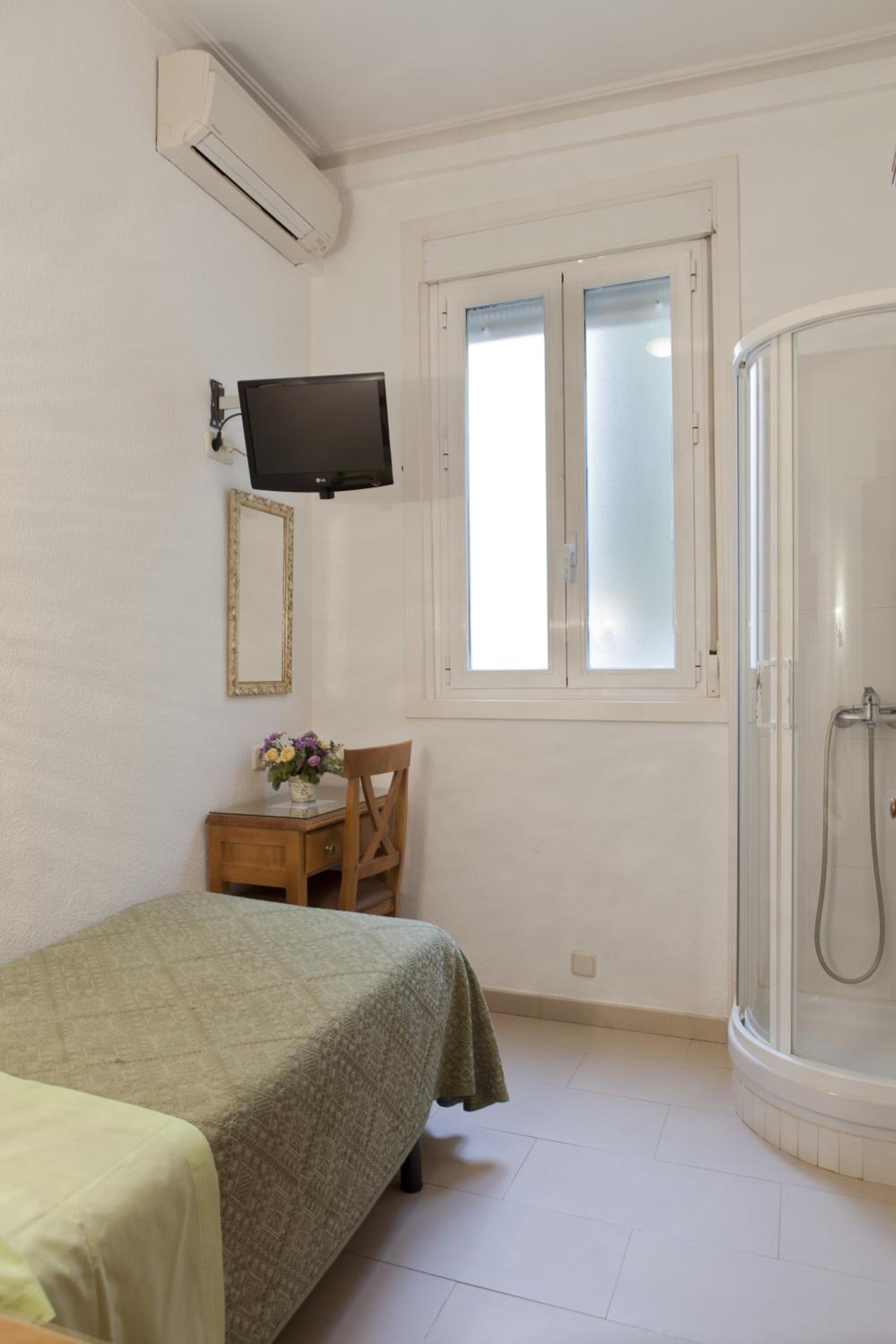 Habitación individual con baño compartido