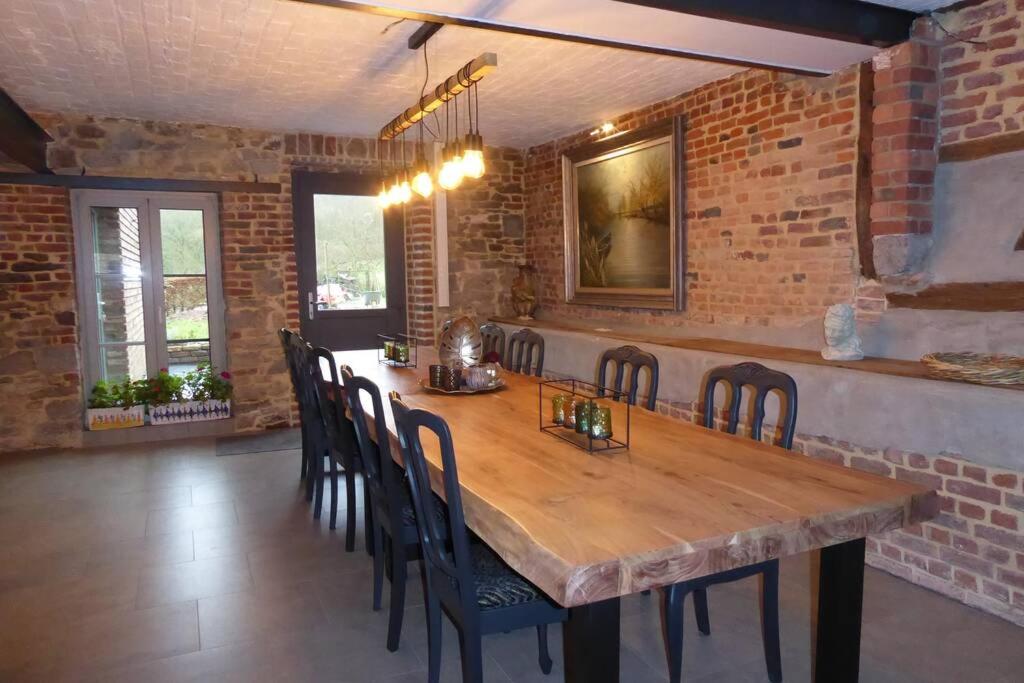 Five-Bedroom House photo 1