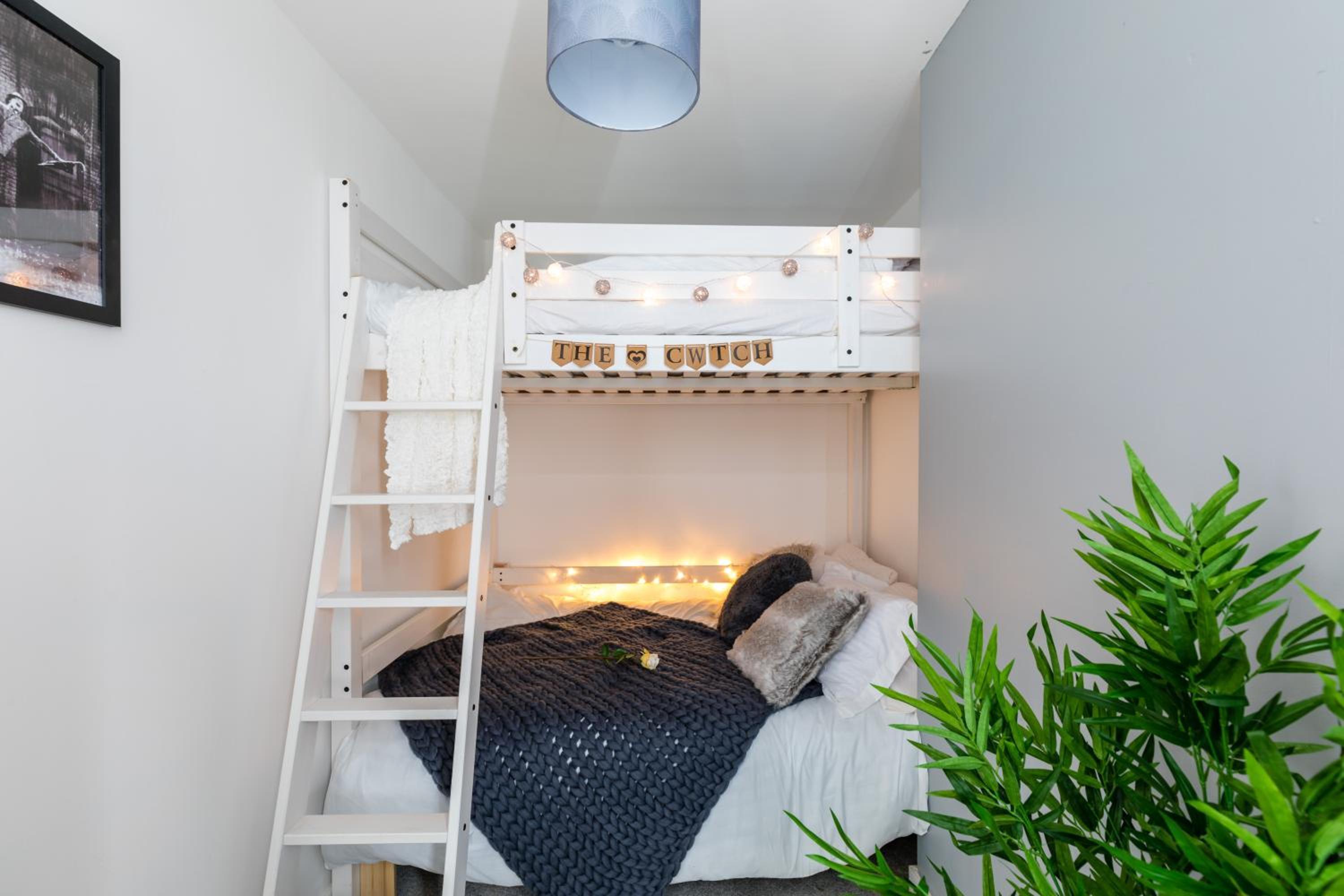 Three-Bedroom House - Photo 23