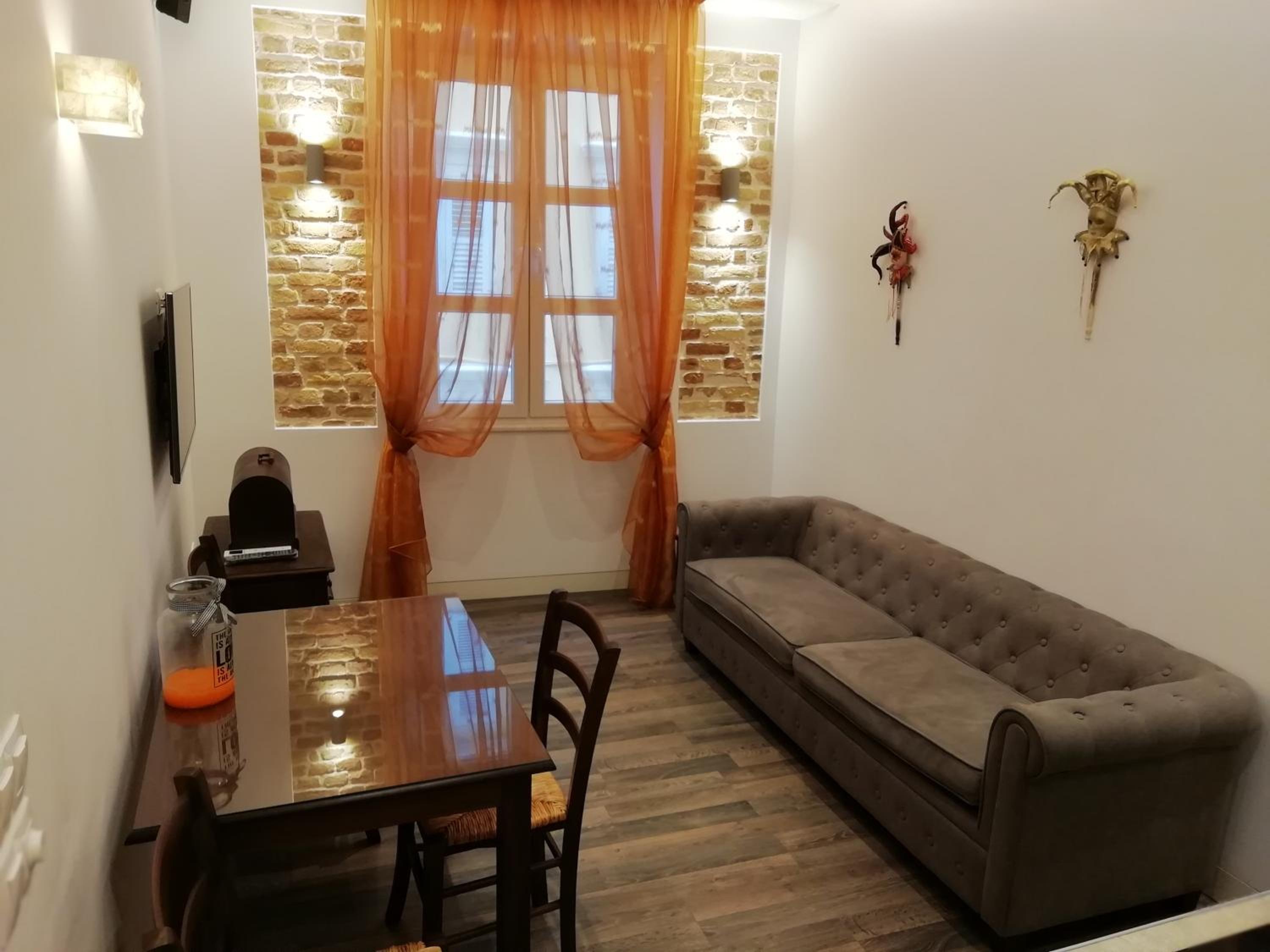 One-Bedroom Apartment photo 1