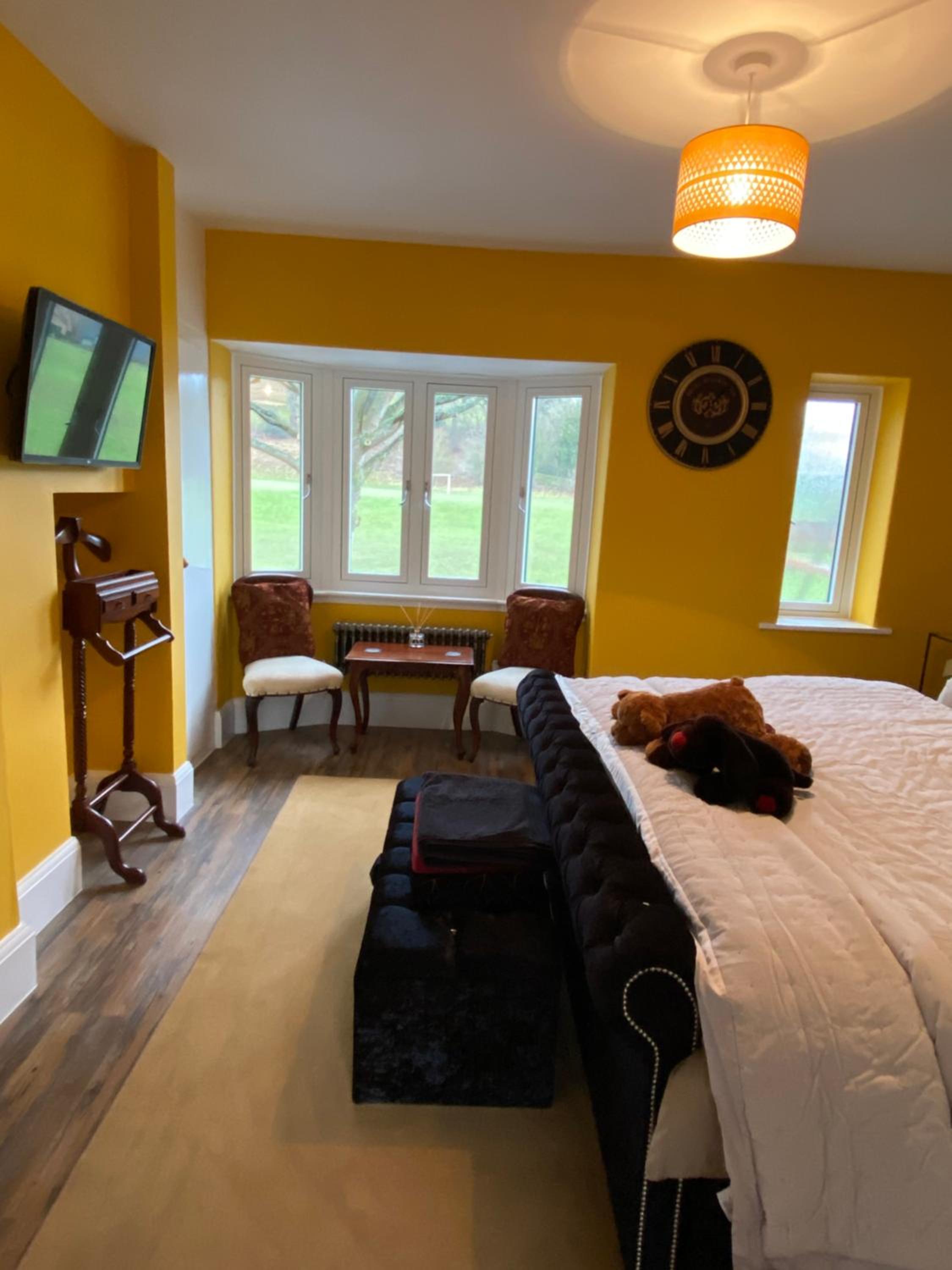 Deluxe Queen Suite