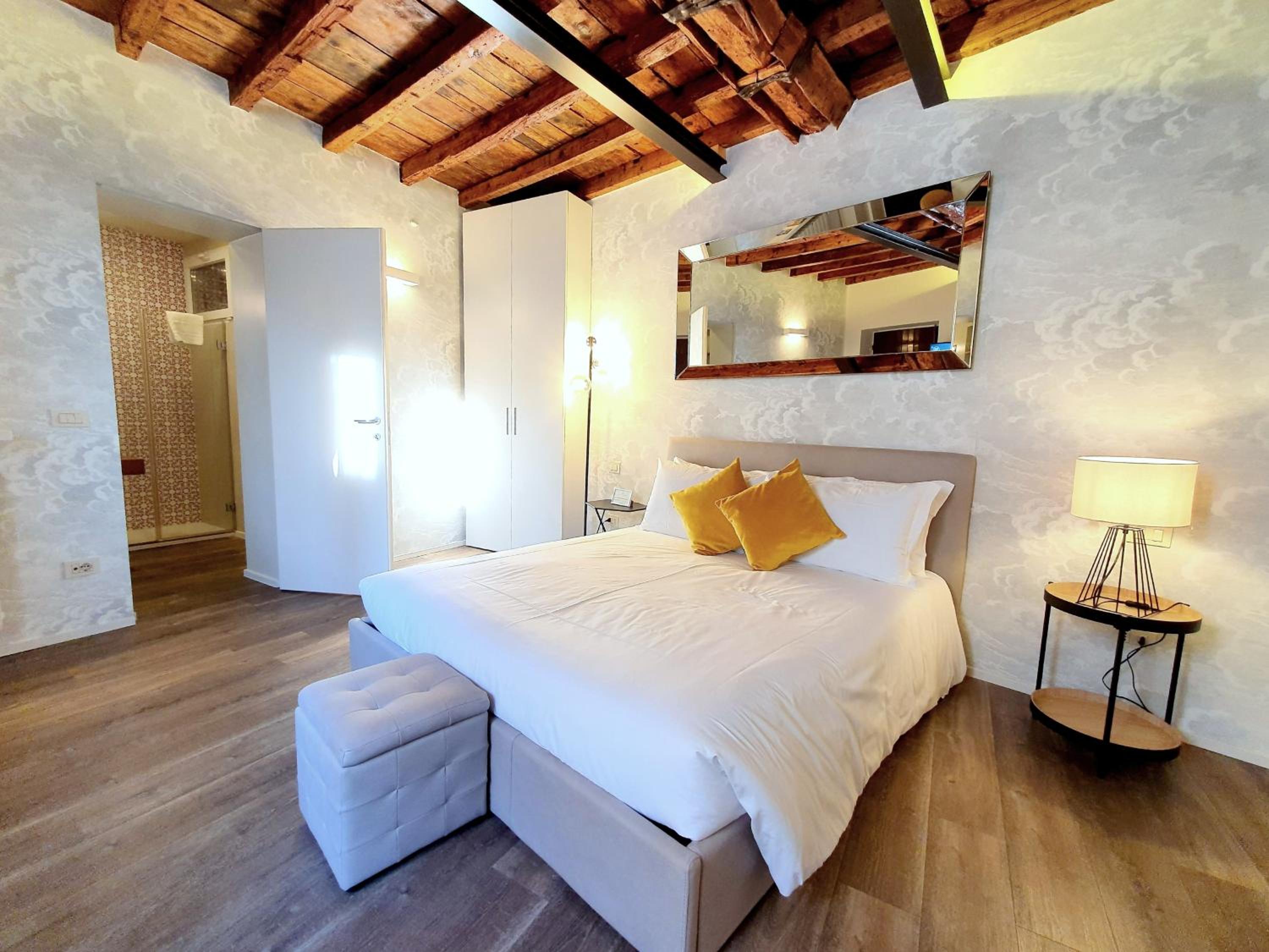 Studio Apartment - Via De Amicis 9