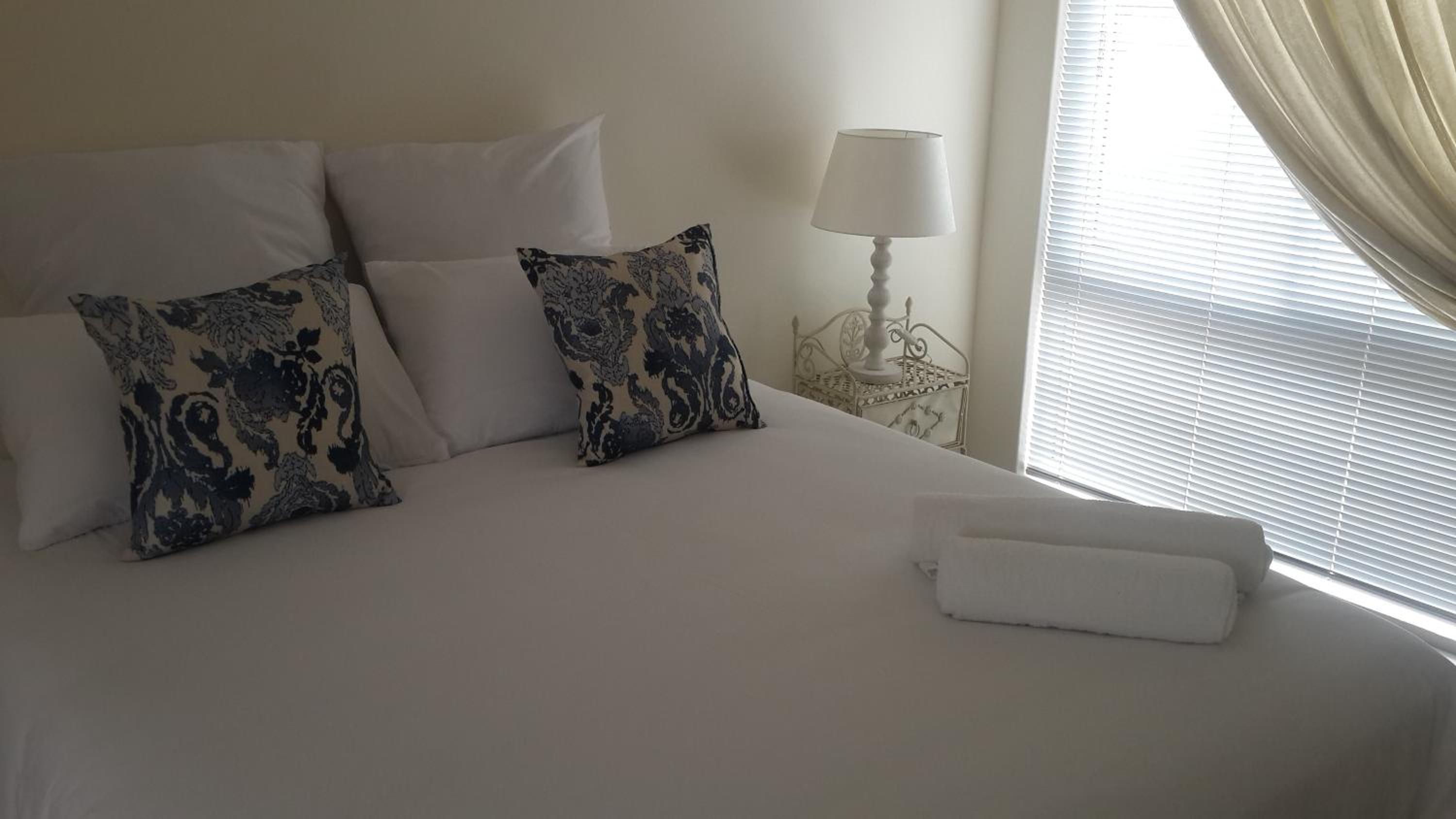 Deluxe Queen Suite - Photo 1