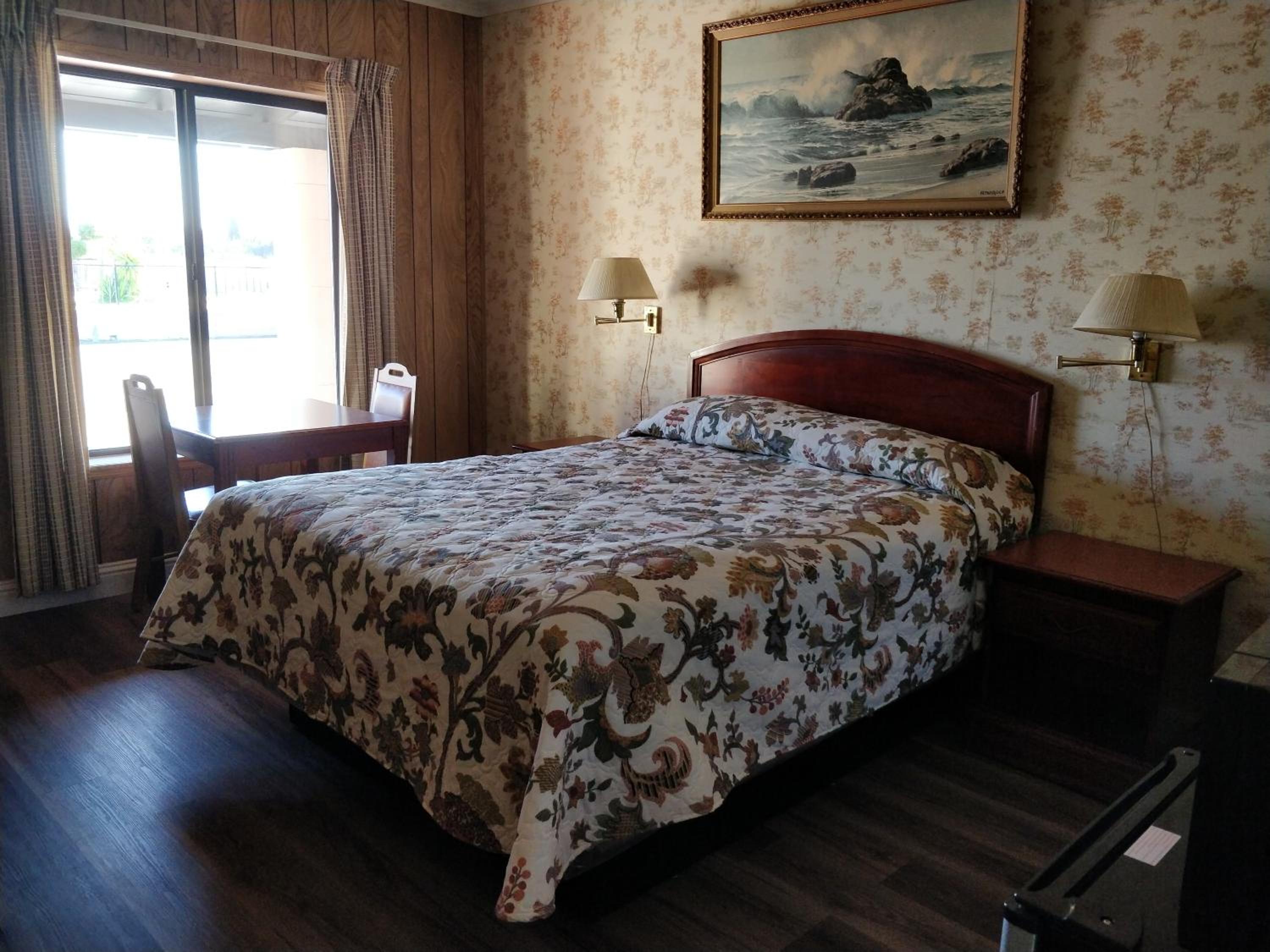 Queen Room - Photo 3