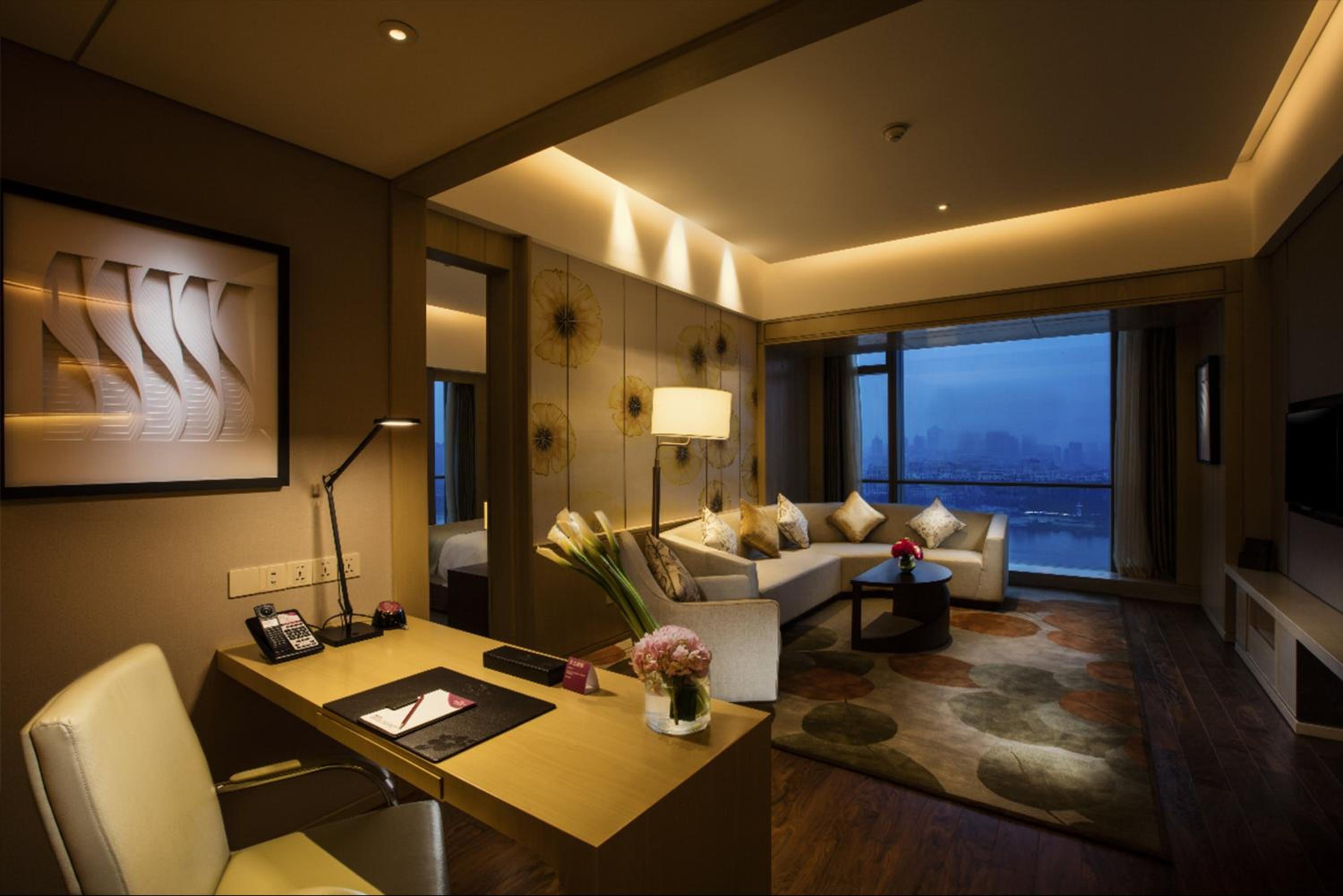 One-Bedroom Suite with River View - Lounge Access photo 3