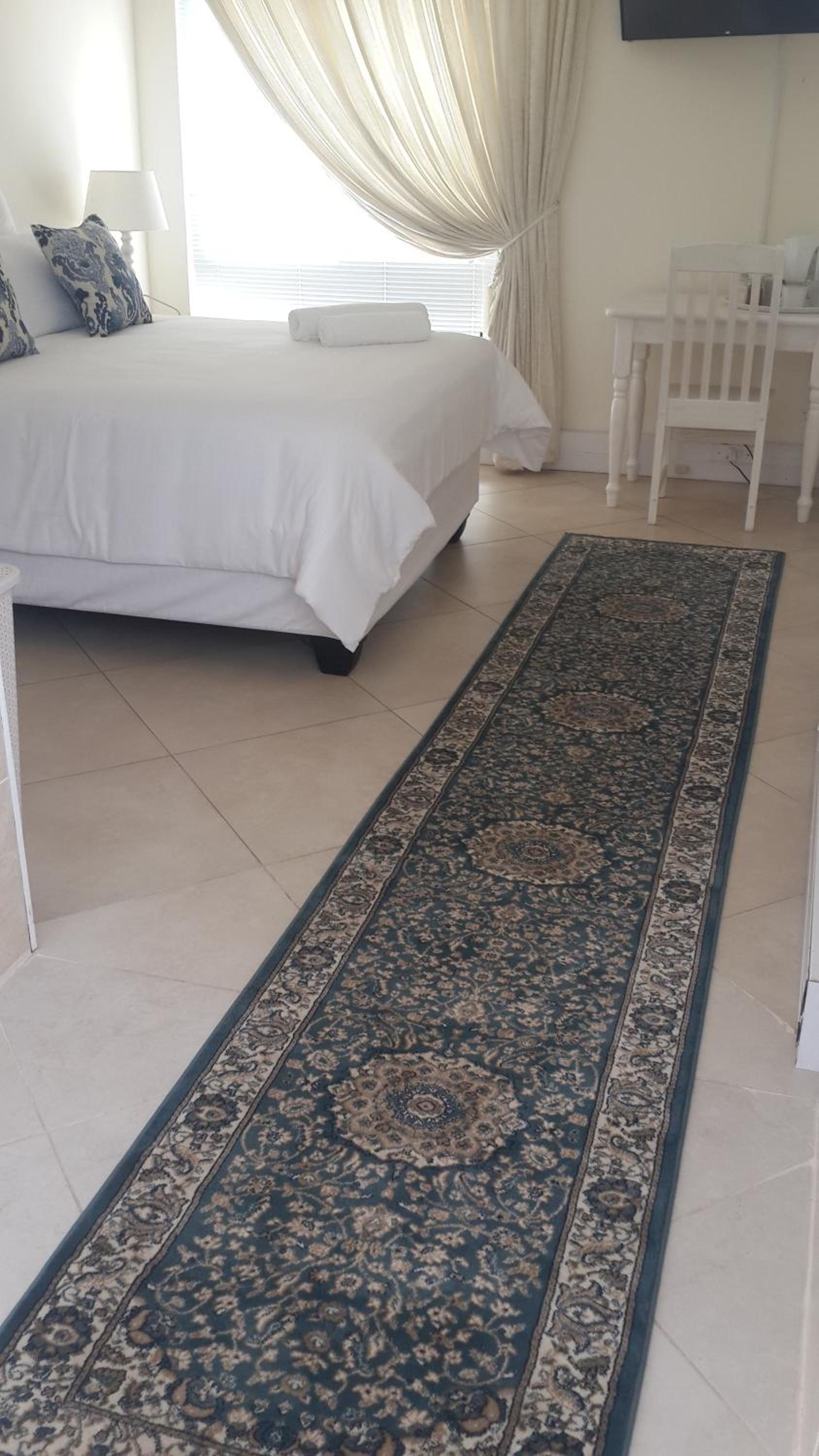 Deluxe Queen Suite - Photo 14