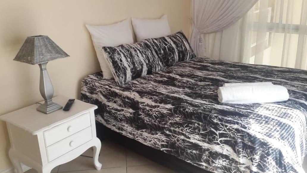 Deluxe Queen Suite - Photo 2