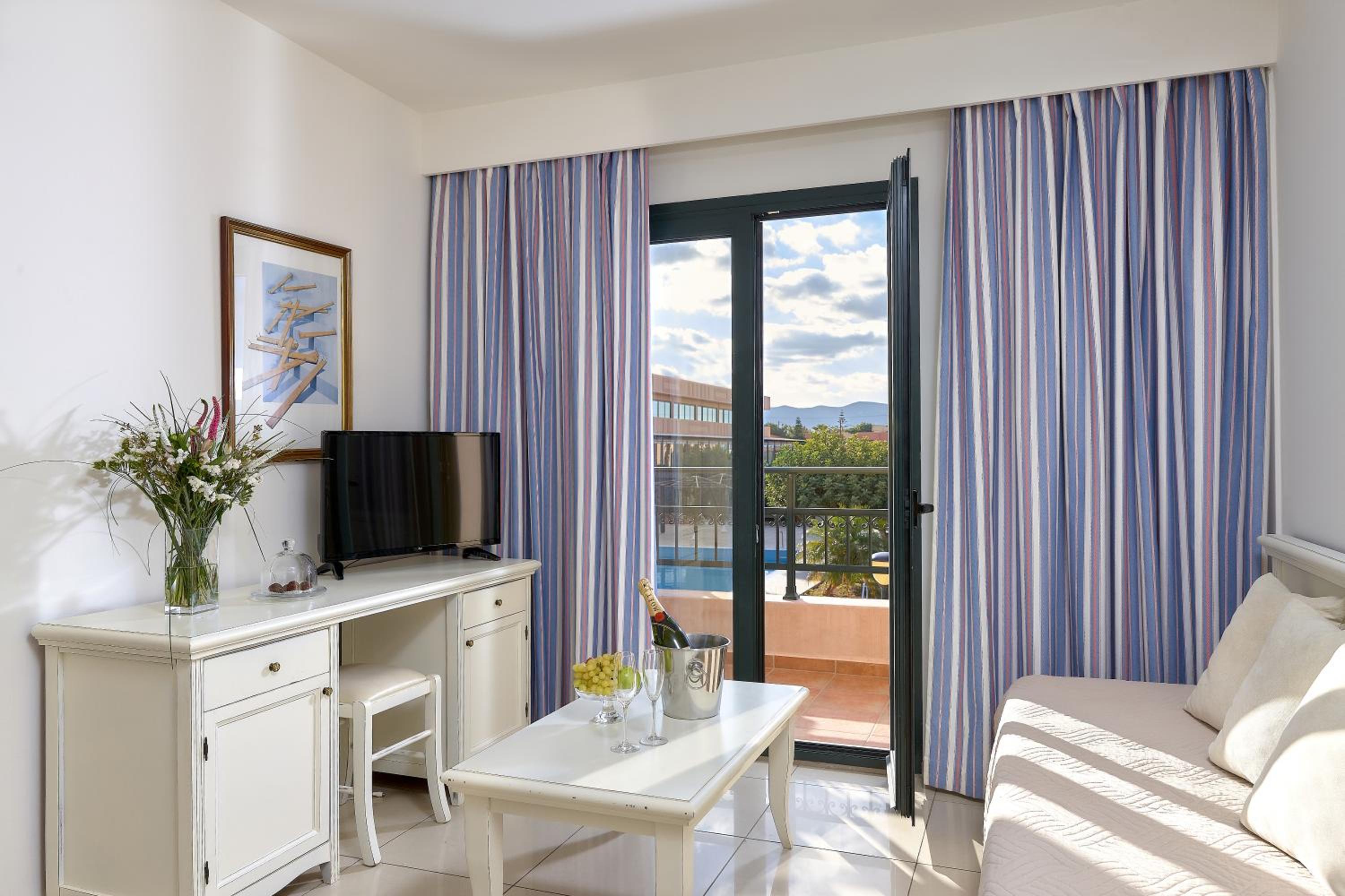 Deluxe Family Suite