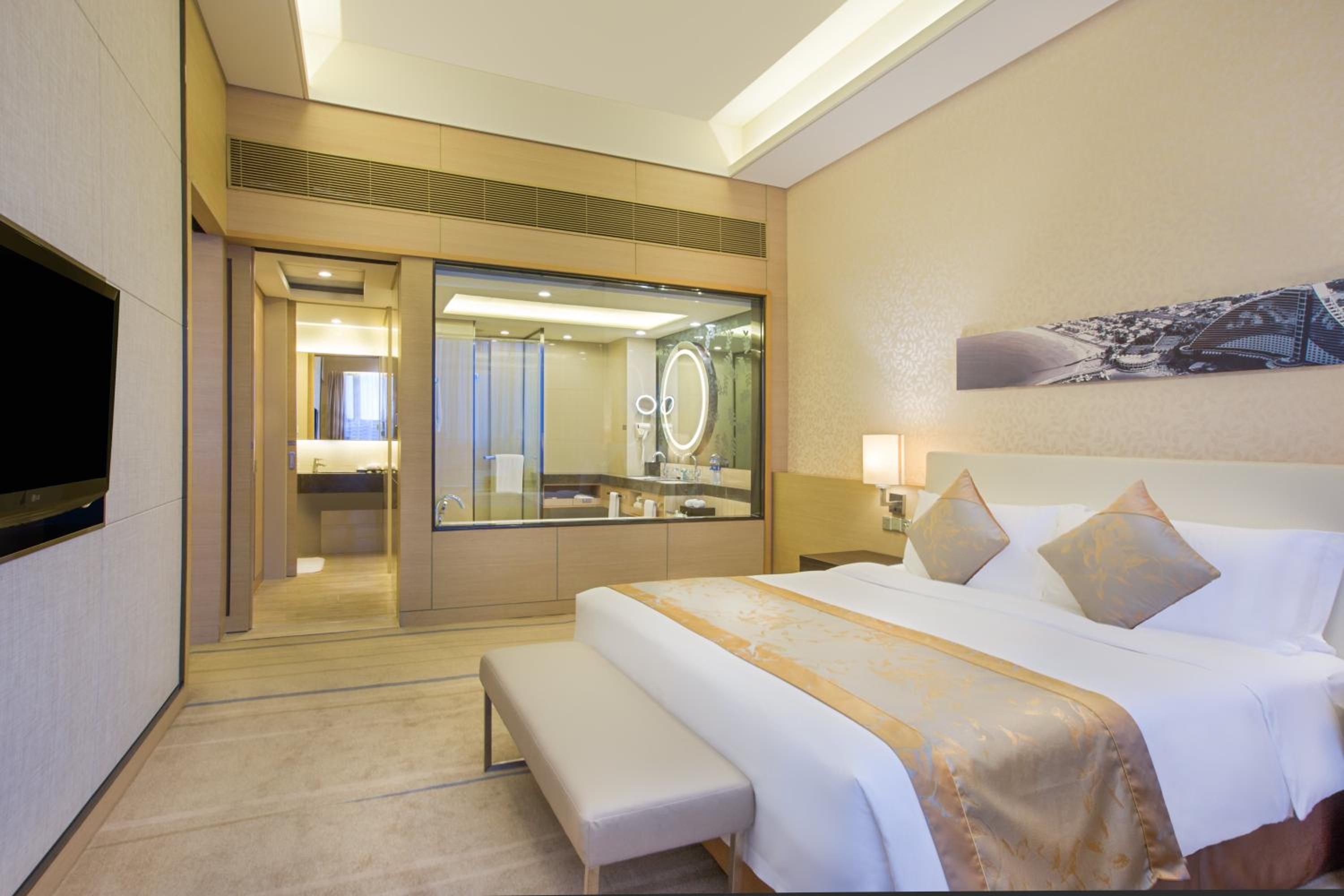Standard King Room photo 3