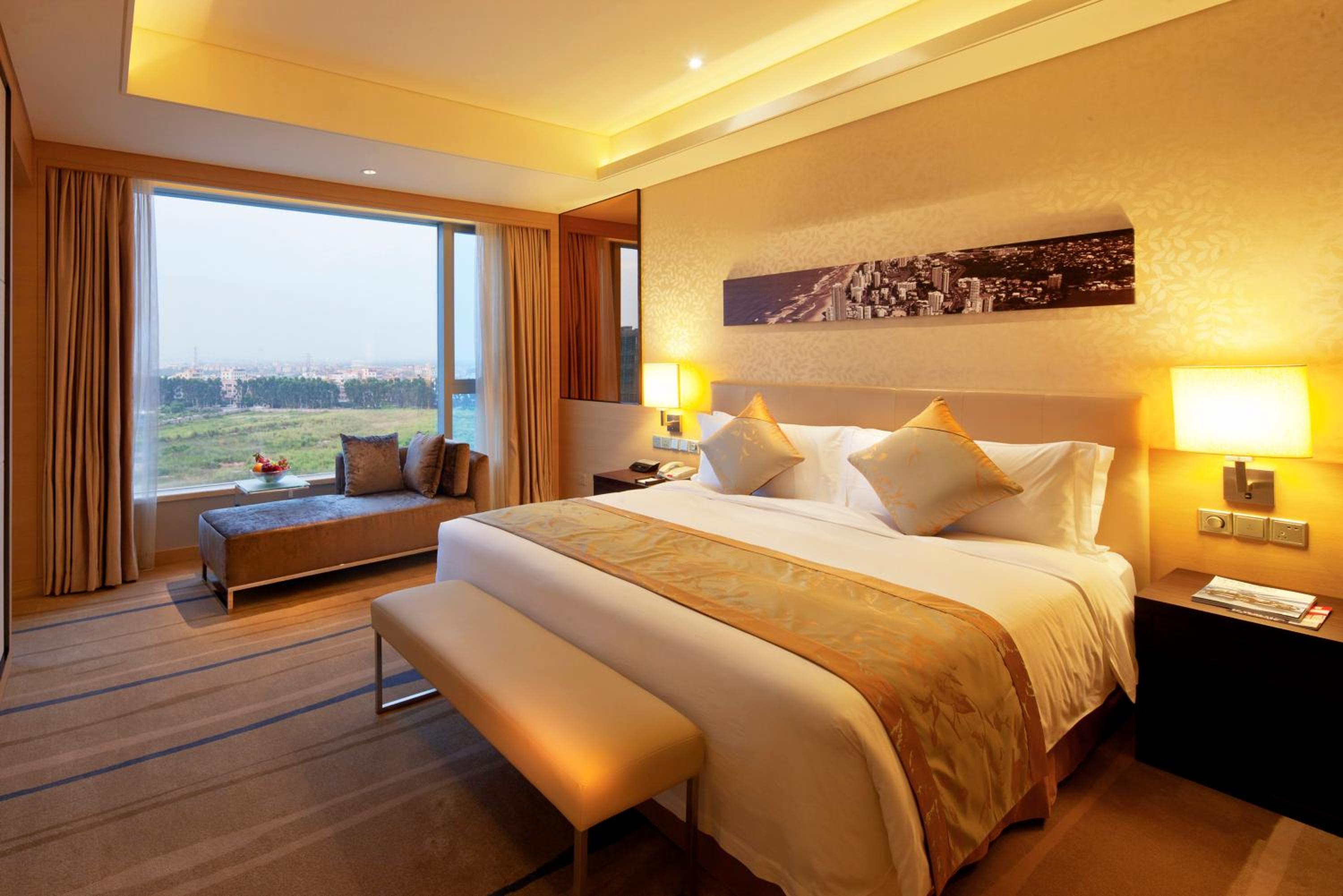 One-Bedroom Suite With Lounge Access - Top Floor photo 3