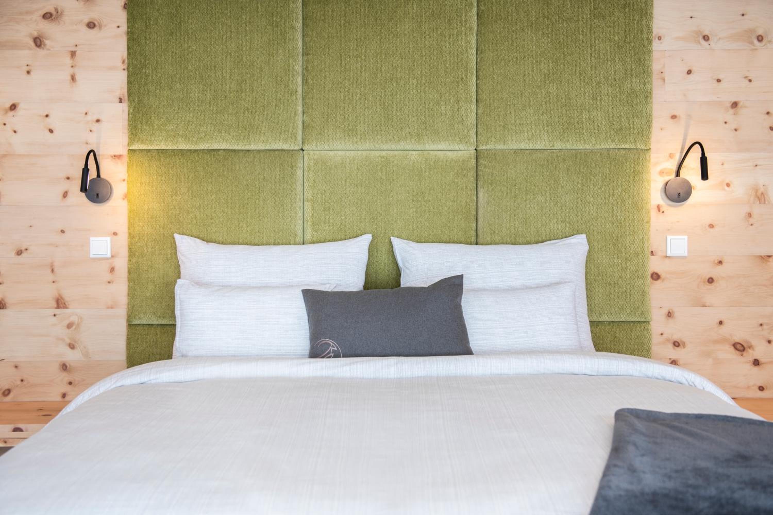 King Suite with Balcony photo 3