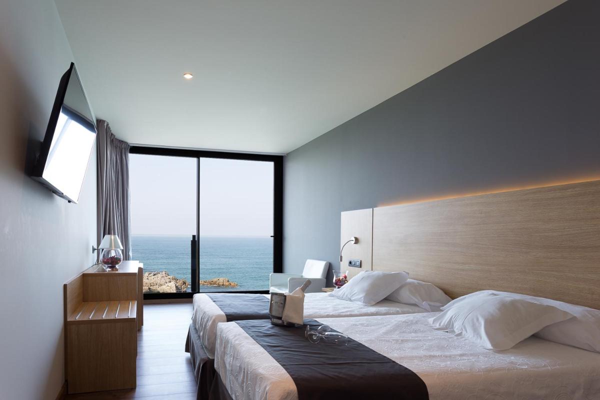 Double or Twin Room with Sea View photo 2