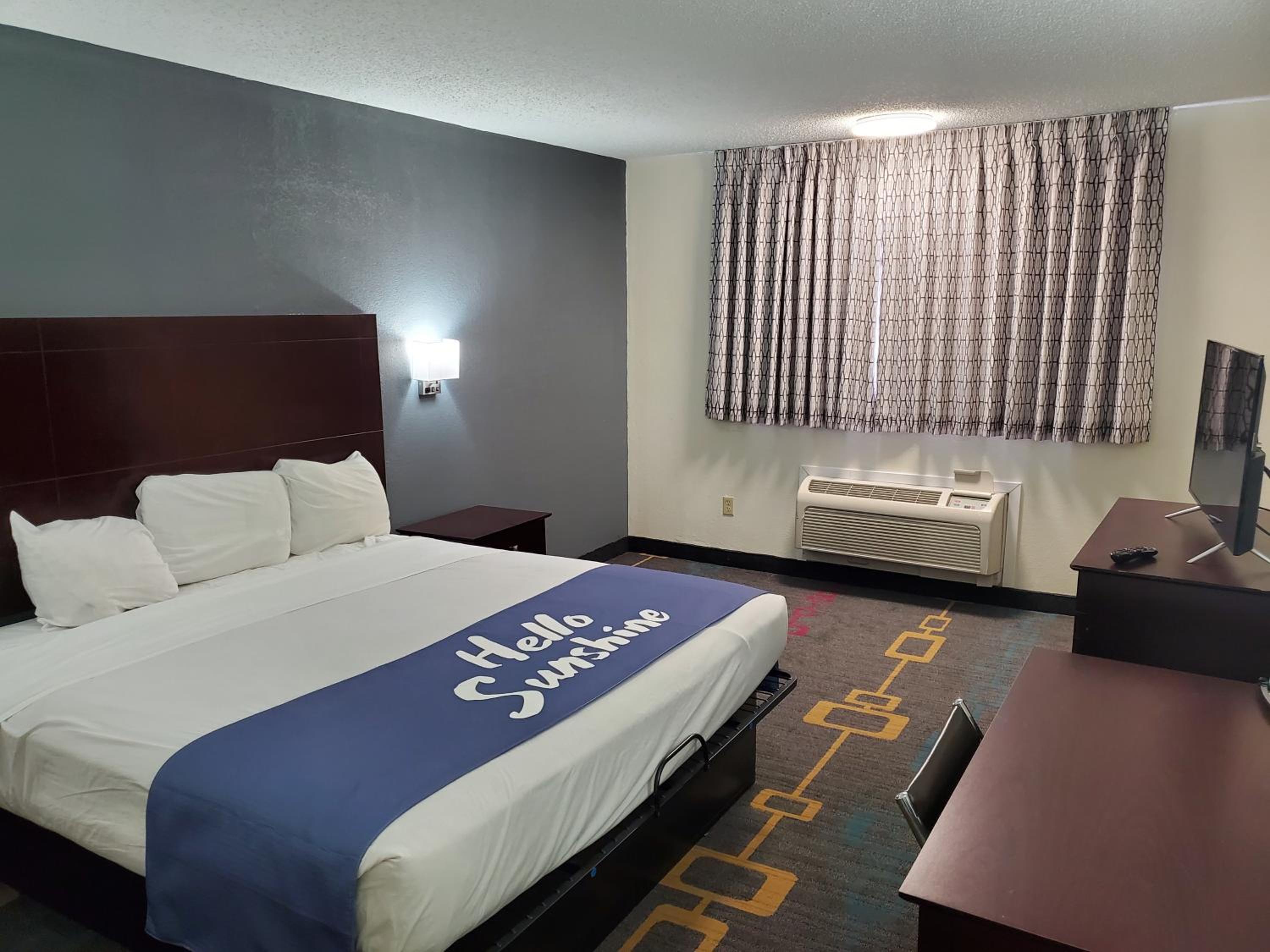 One-Bedroom King Suite - Non-Smoking - Photo 1