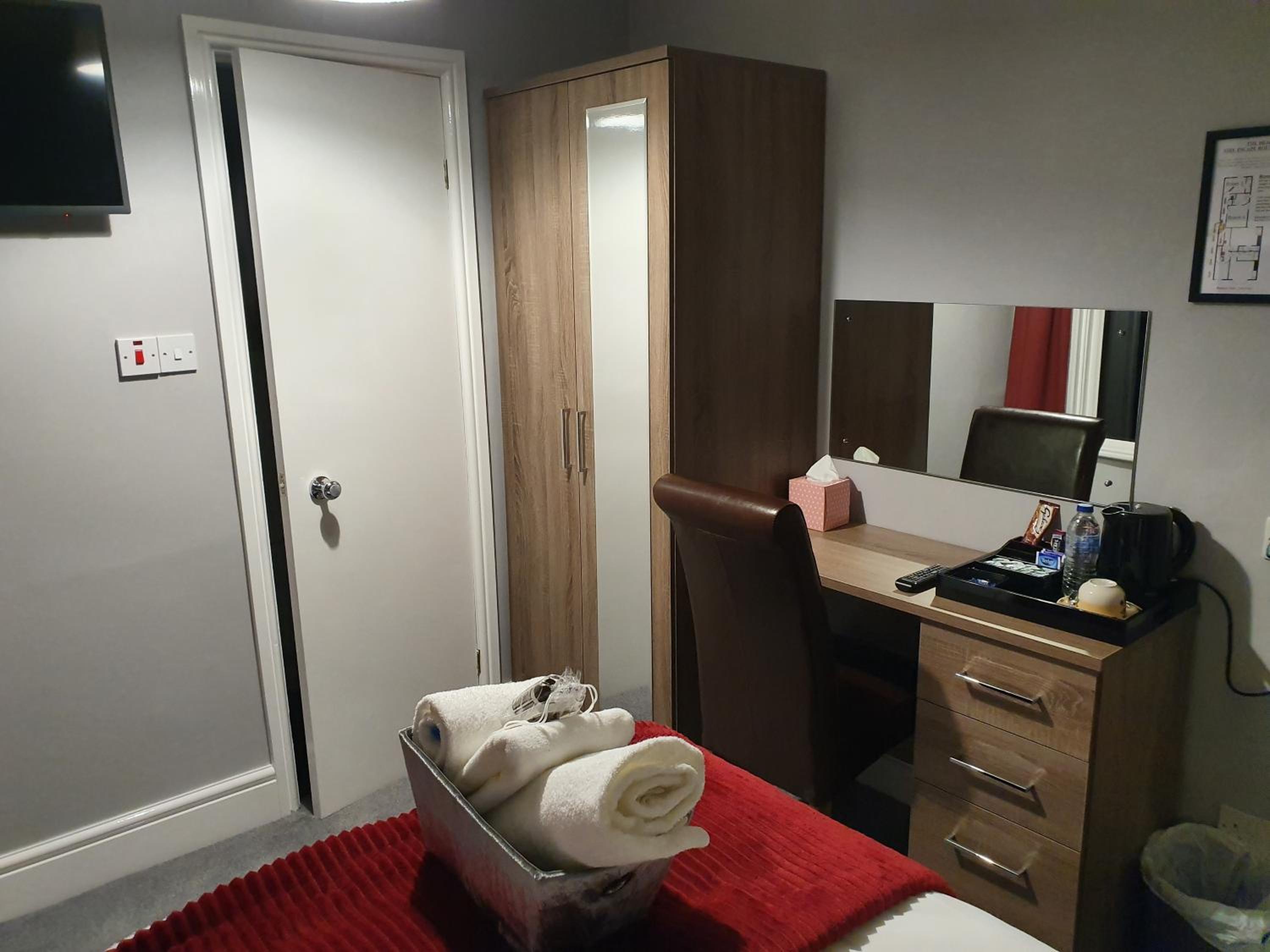 Room 2 - Single Room - First Floor photo 2