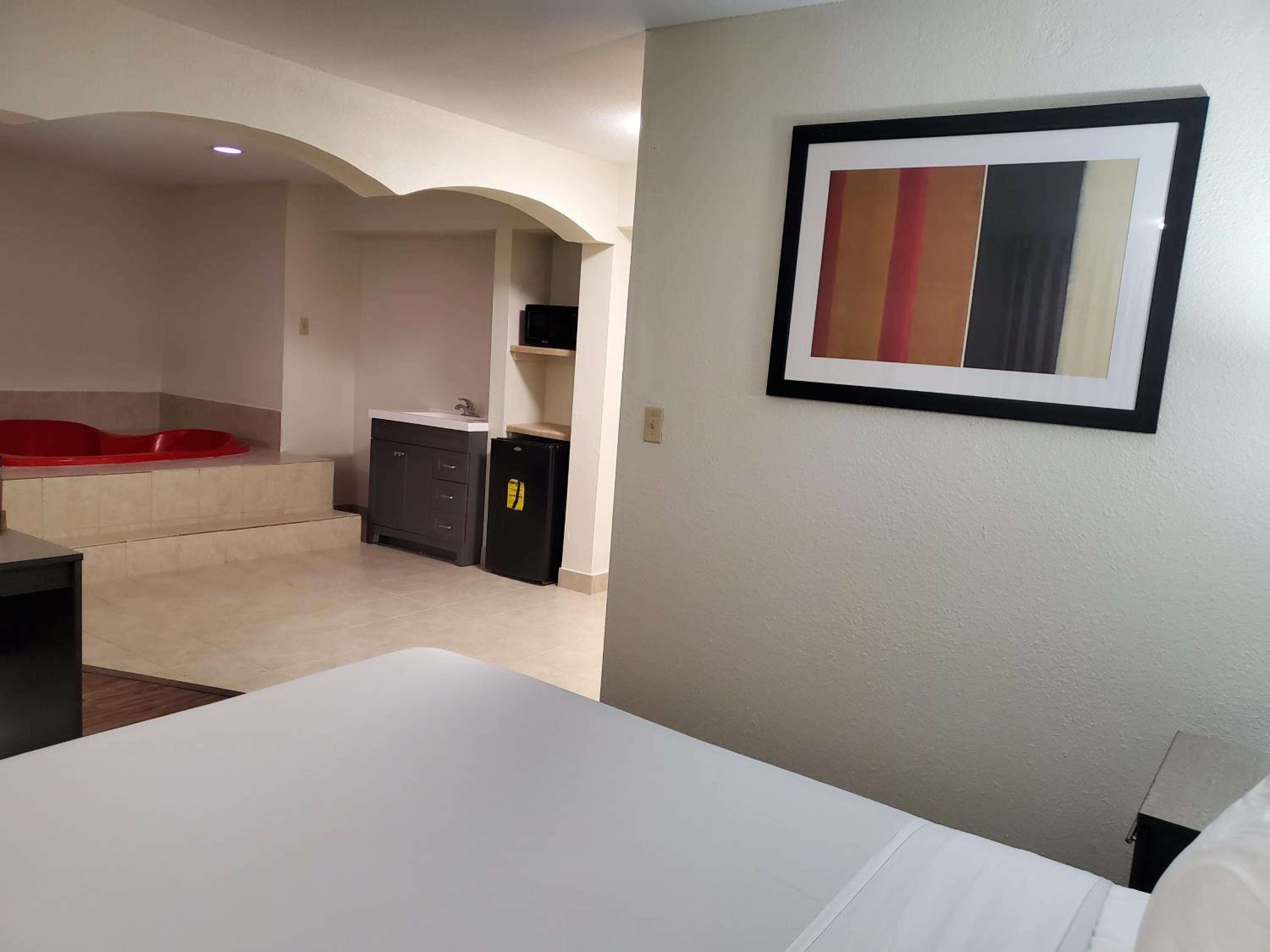 One-Bedroom King Suite - Non-Smoking - Photo 5