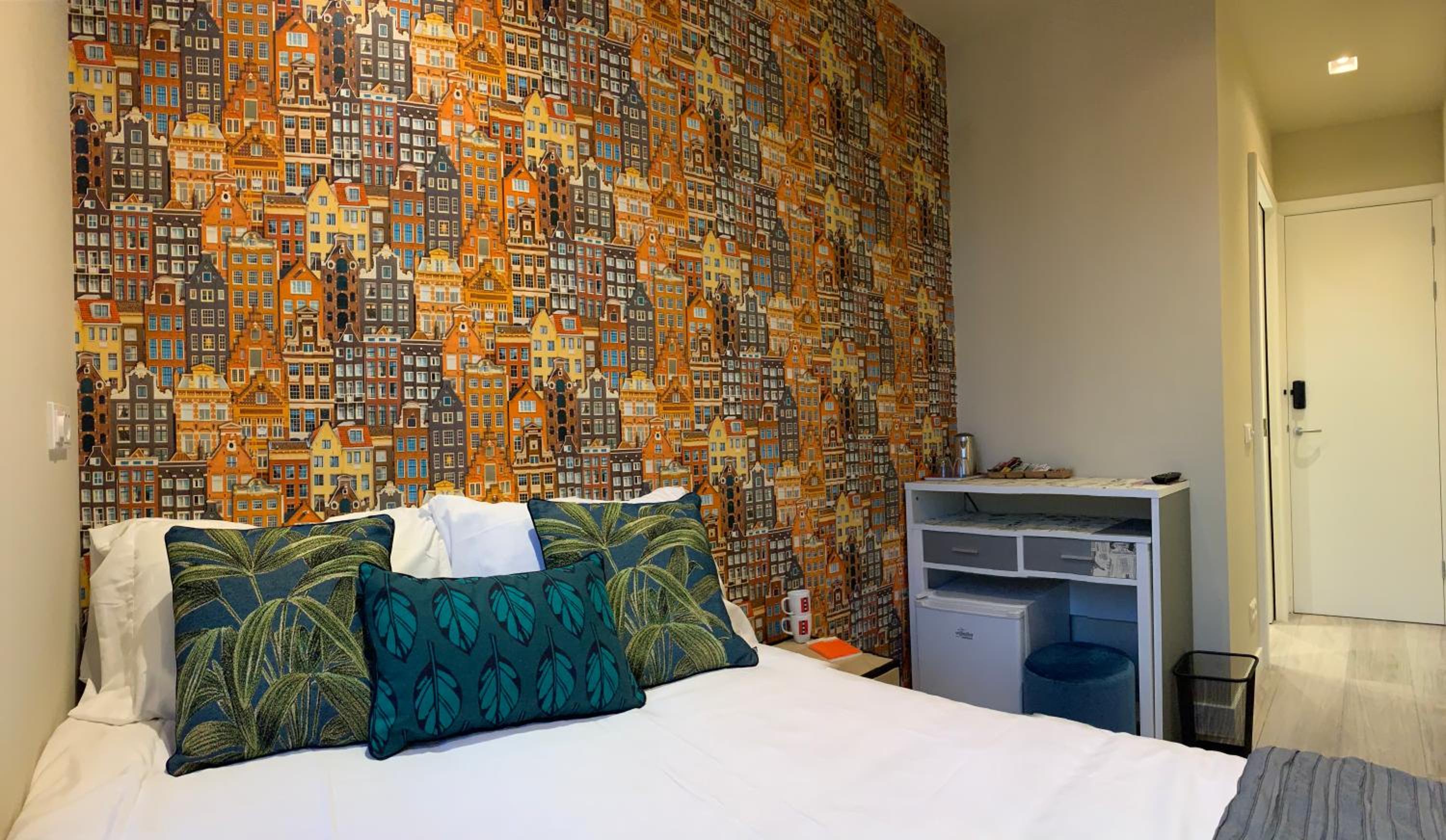 Queen Room photo 2