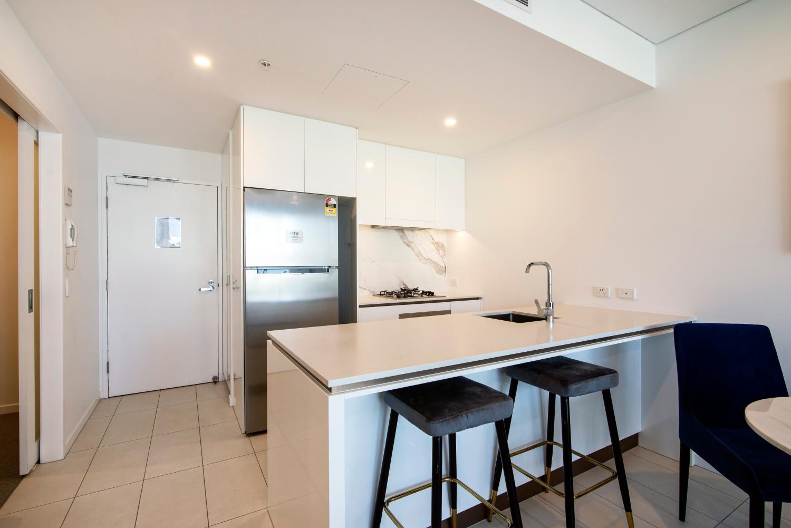 One Bedroom City View Apartment thumbnail 6