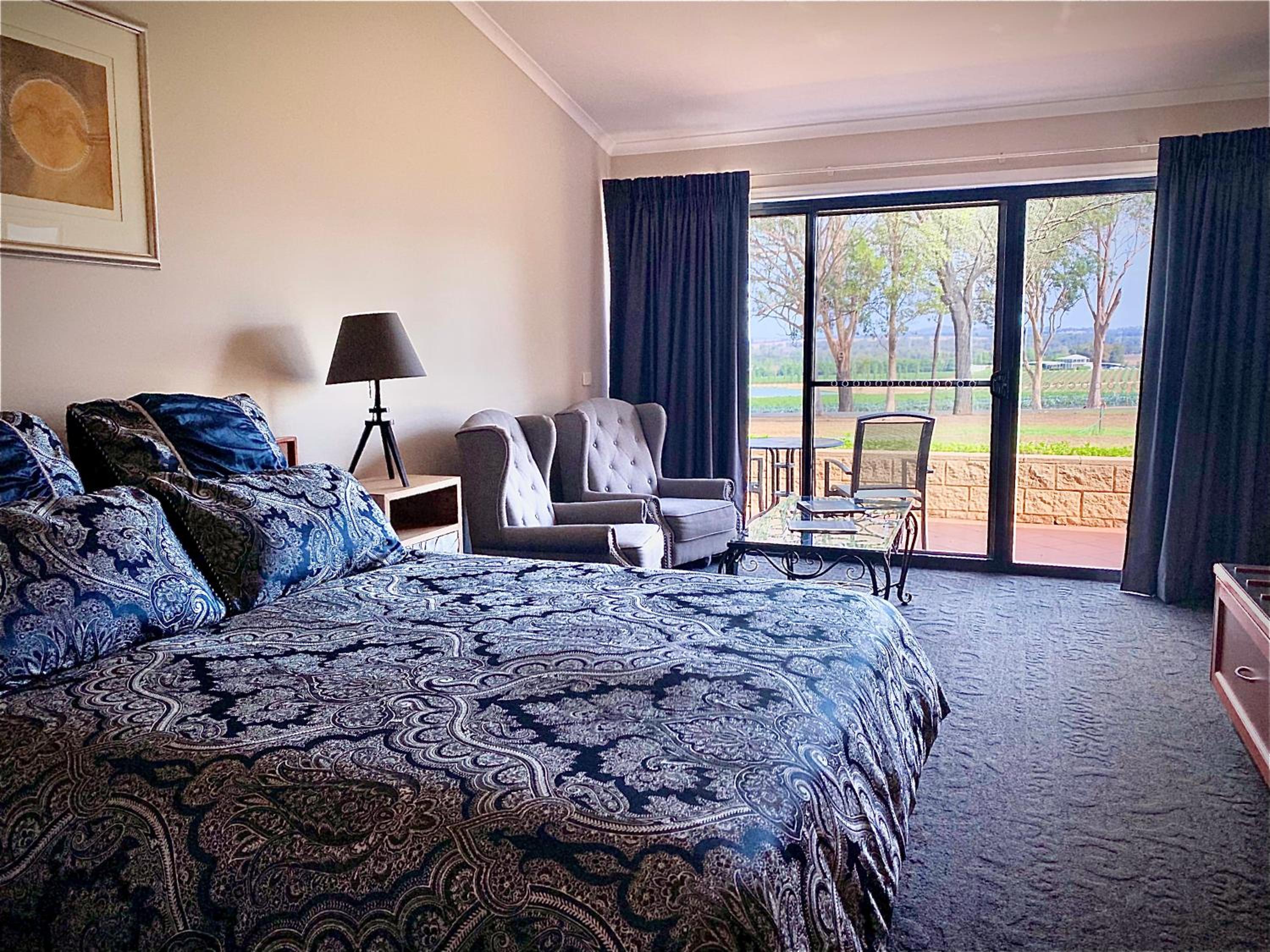 Vineyard View - Deluxe Queen Room  - Photo 8