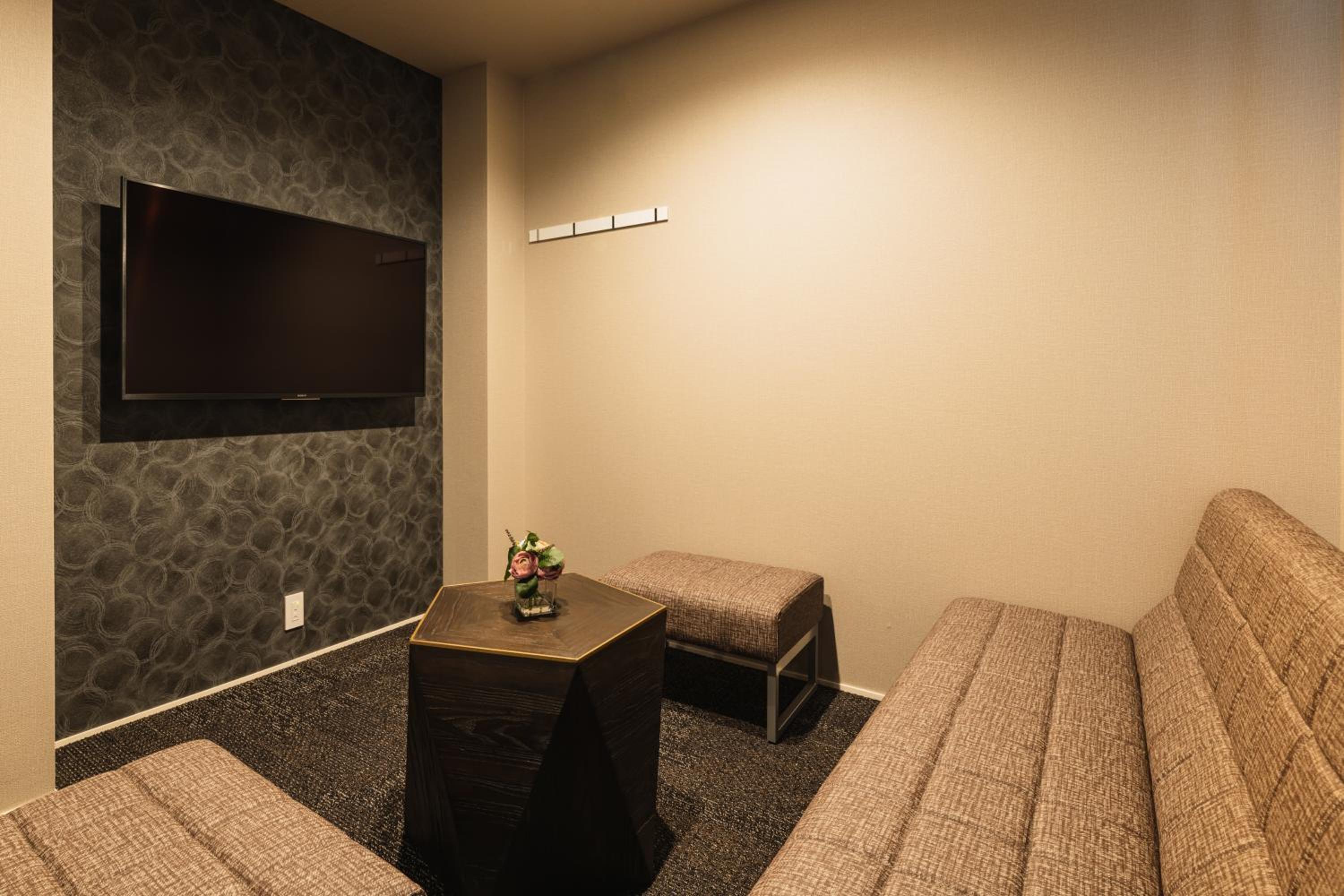 Family Room with Bath - Photo 5