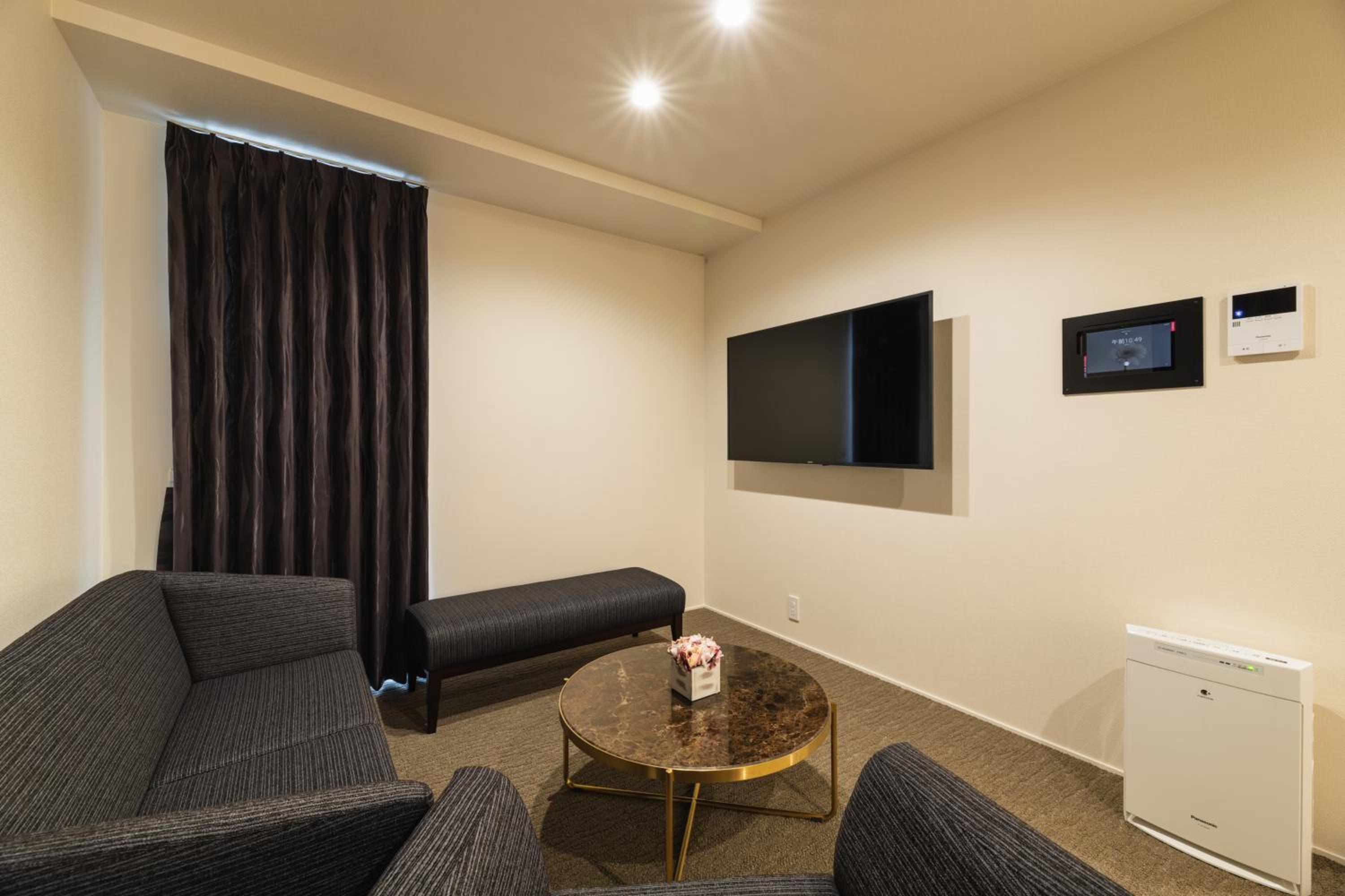Superior Family Room - Photo 20