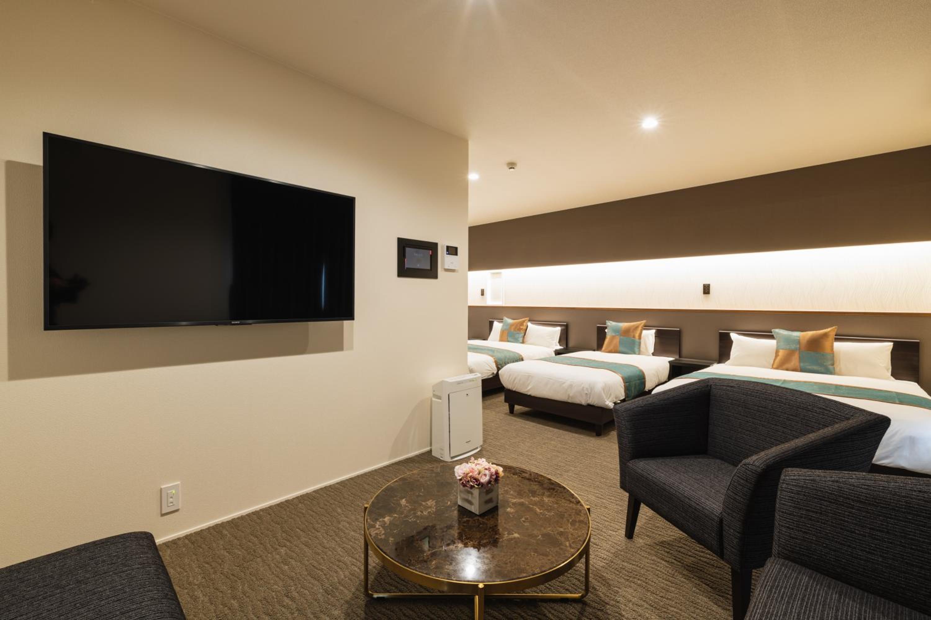 Superior Family Room - Photo 28