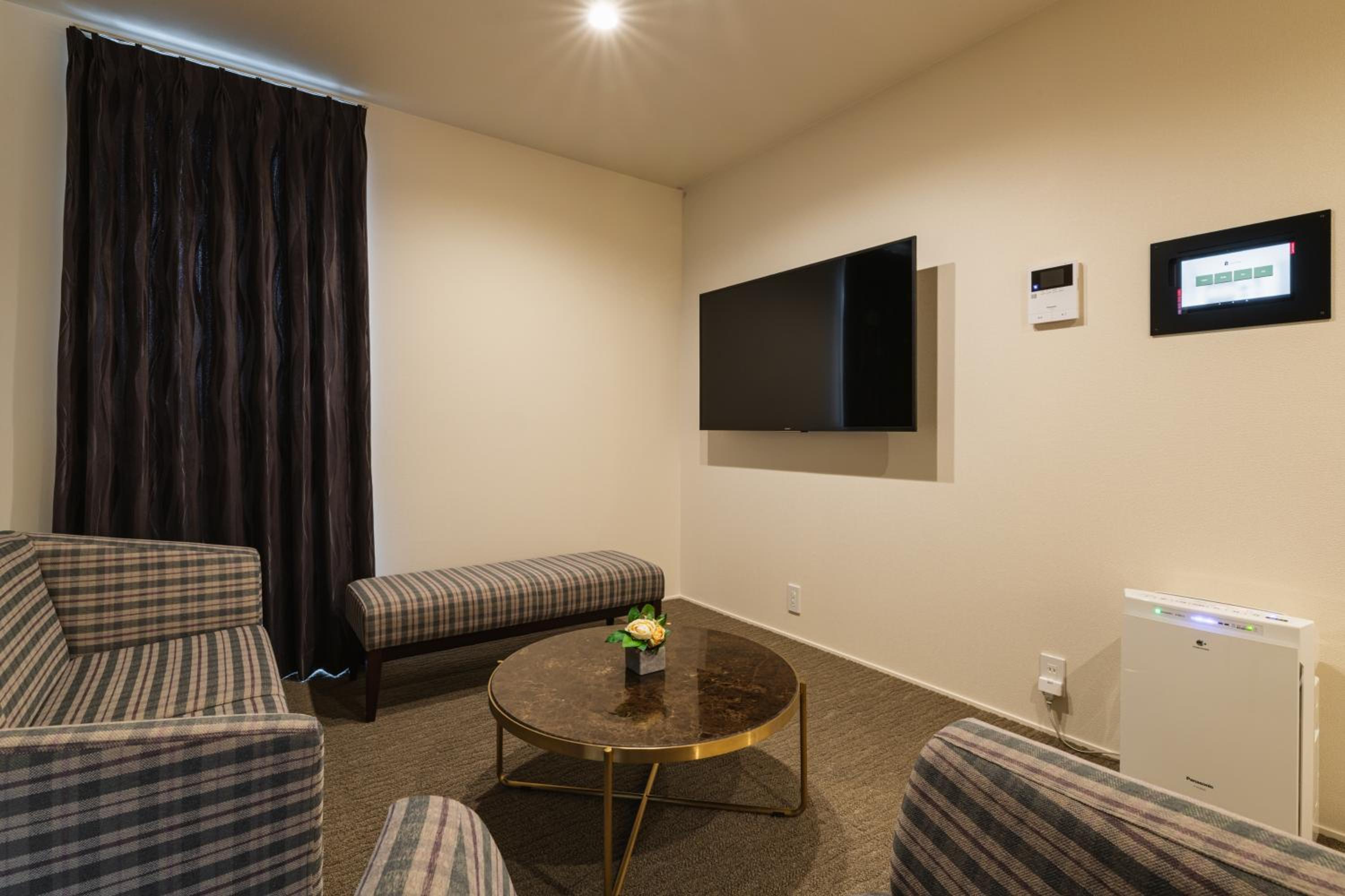 Superior Family Room - Photo 2