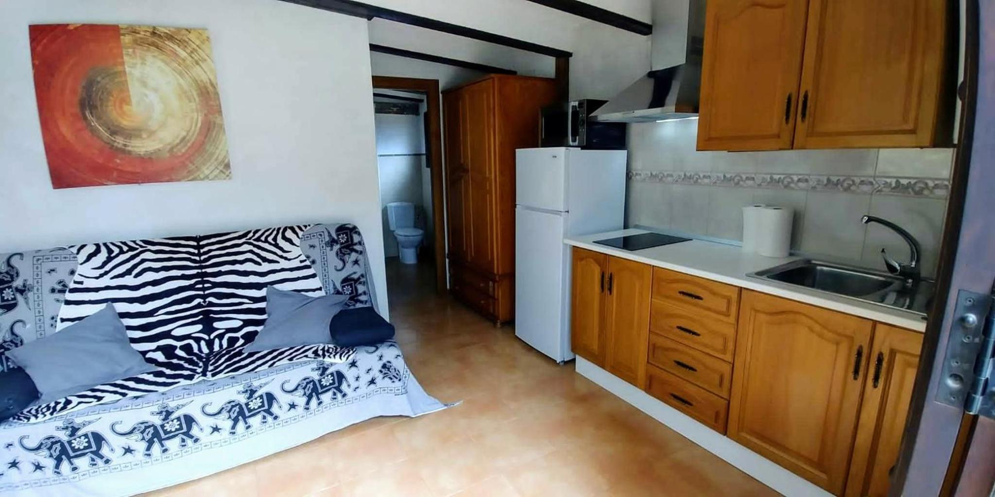 One-Bedroom House - Photo 18