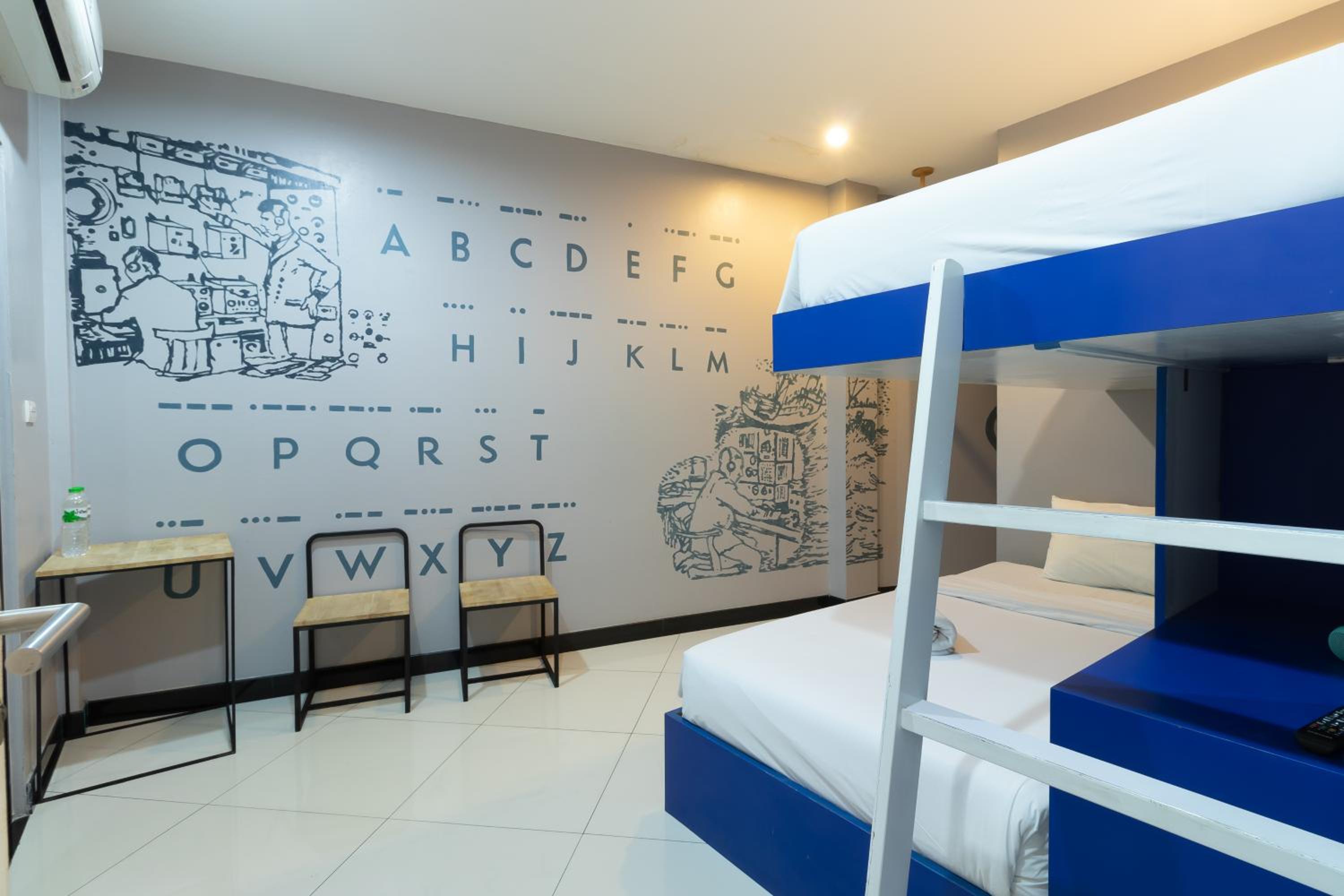 Twin Room with Private Bathroom photo 2