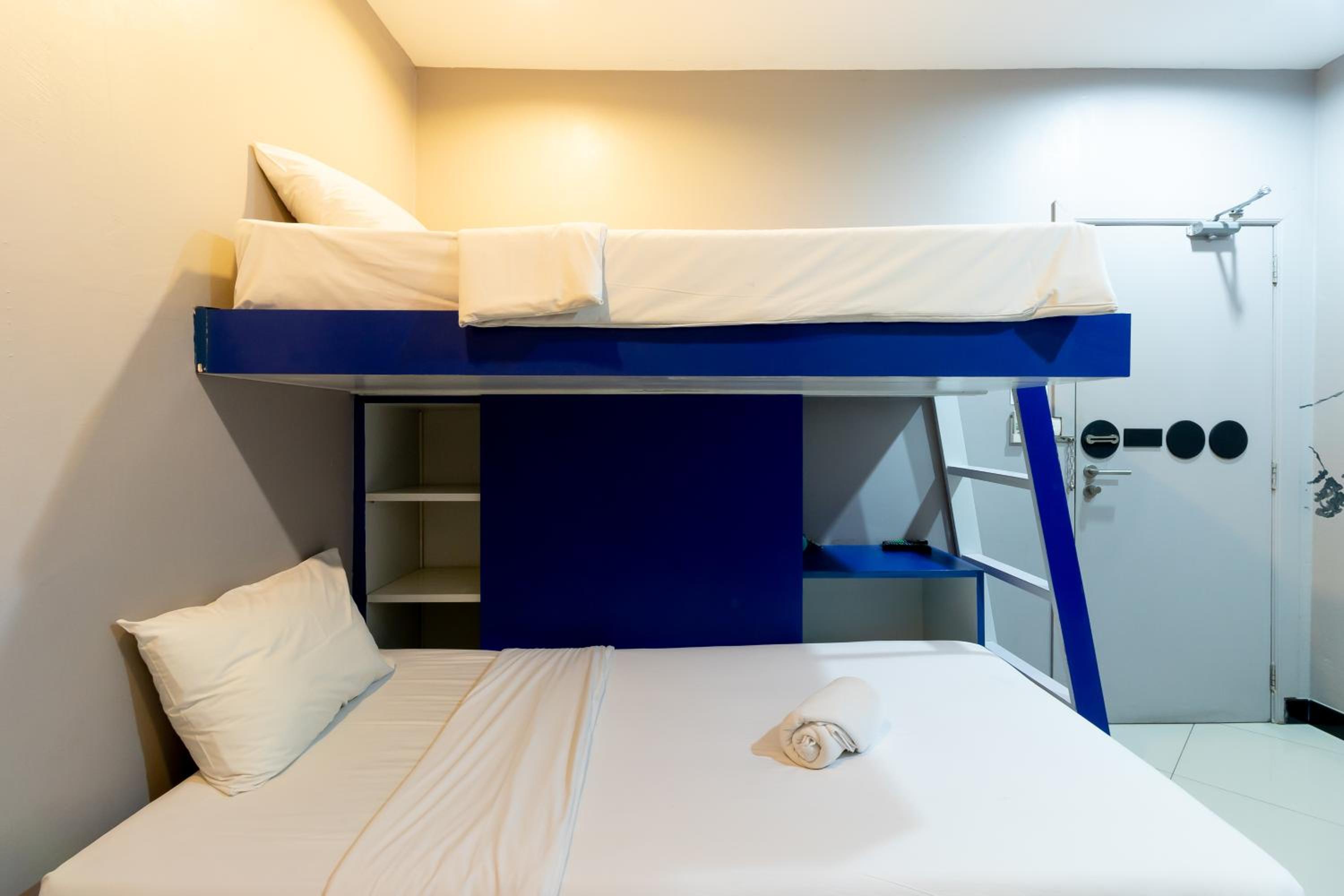 Twin Room with Private Bathroom photo 3