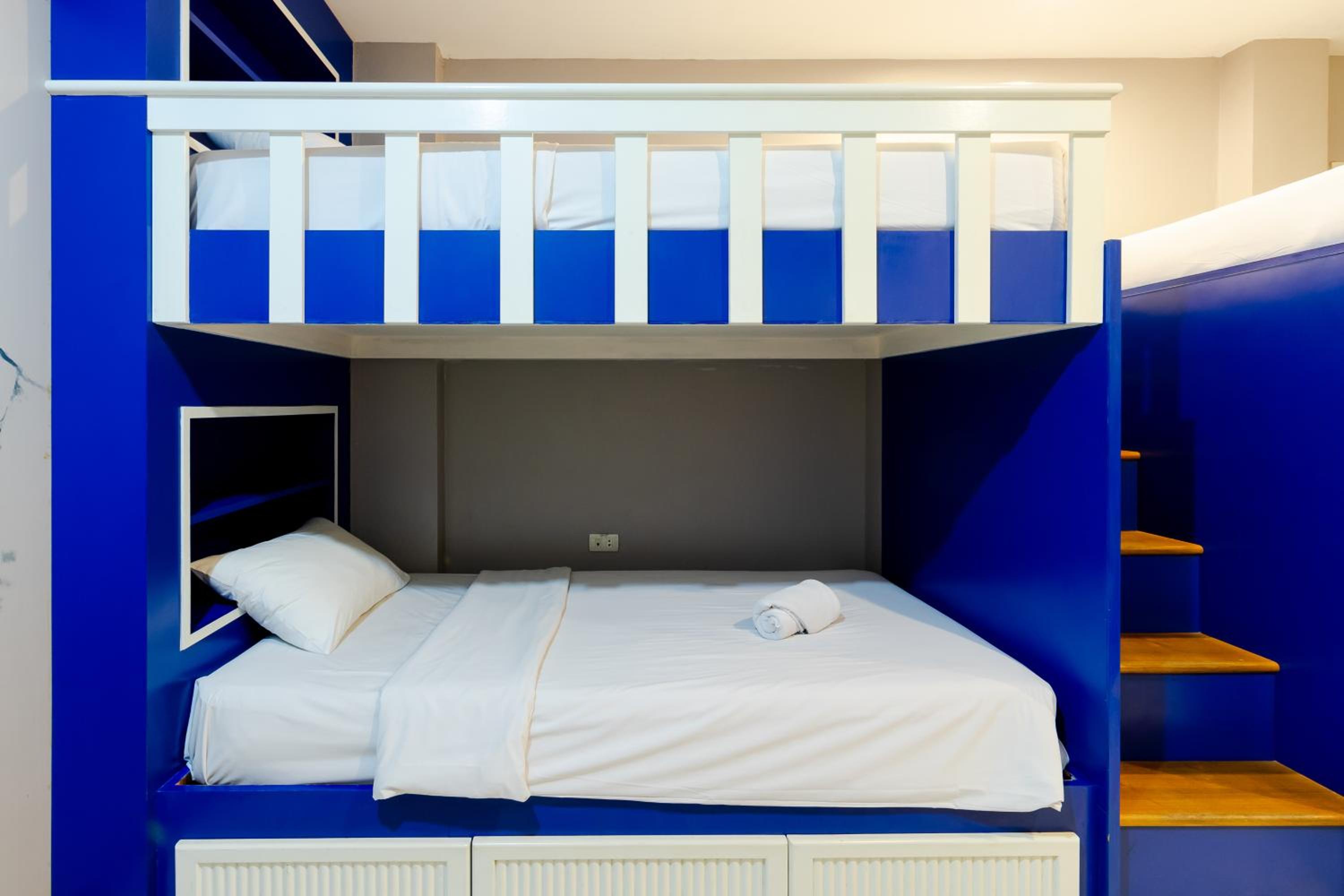 Quadruple Room with Private Bathroom