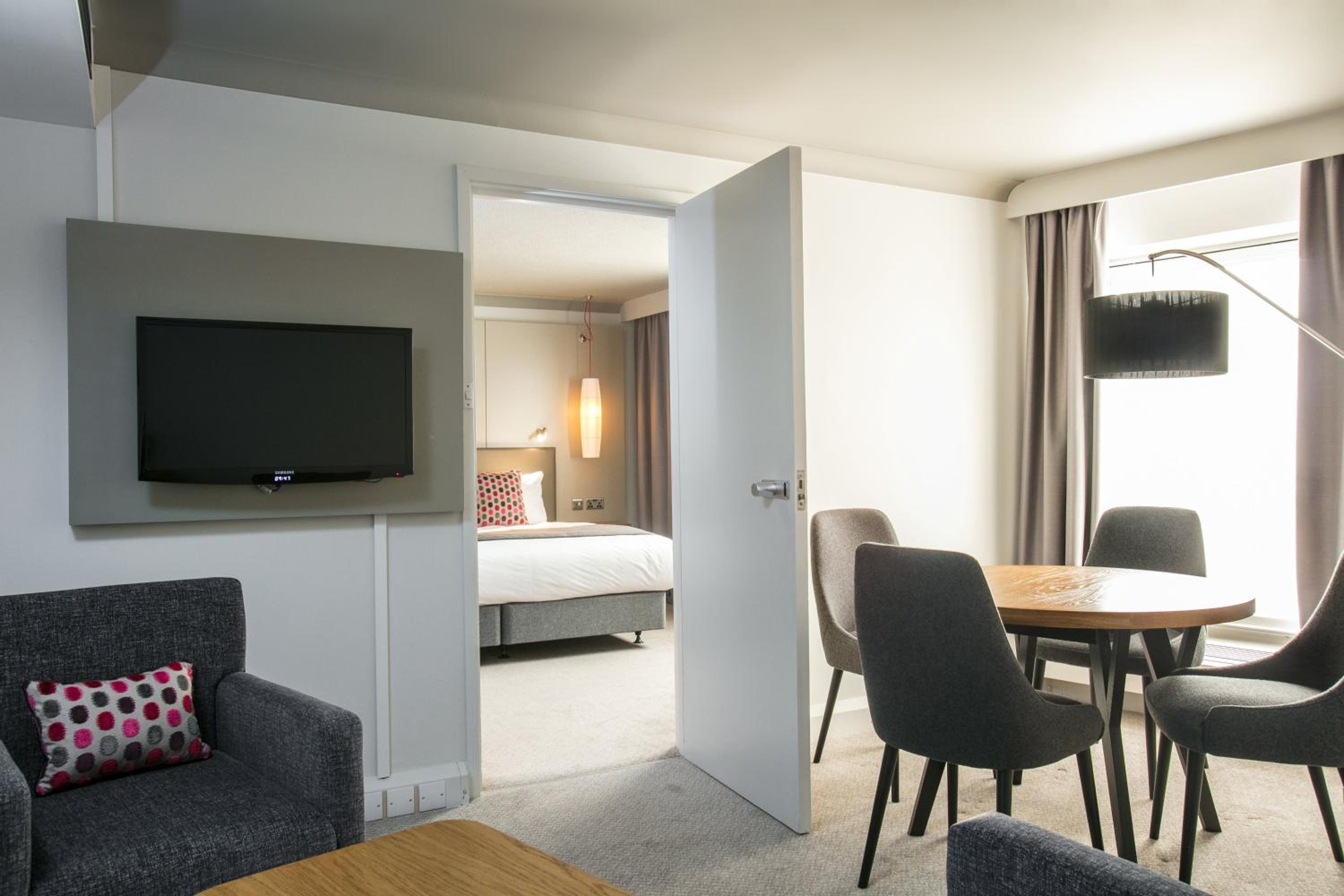 One-Bedroom Suite Lounge Access - Photo 7