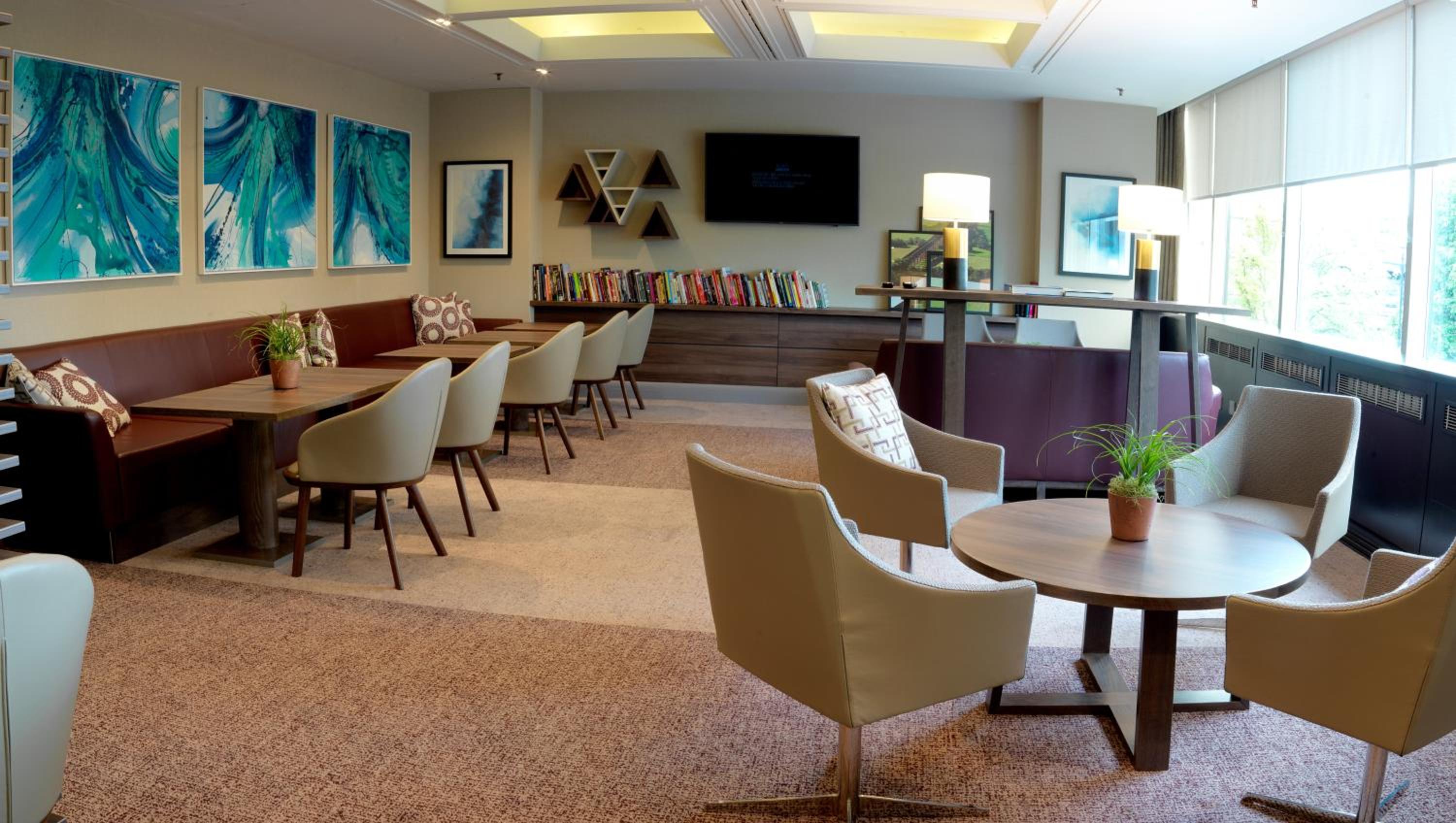 One-Bedroom Suite Lounge Access - Photo 11