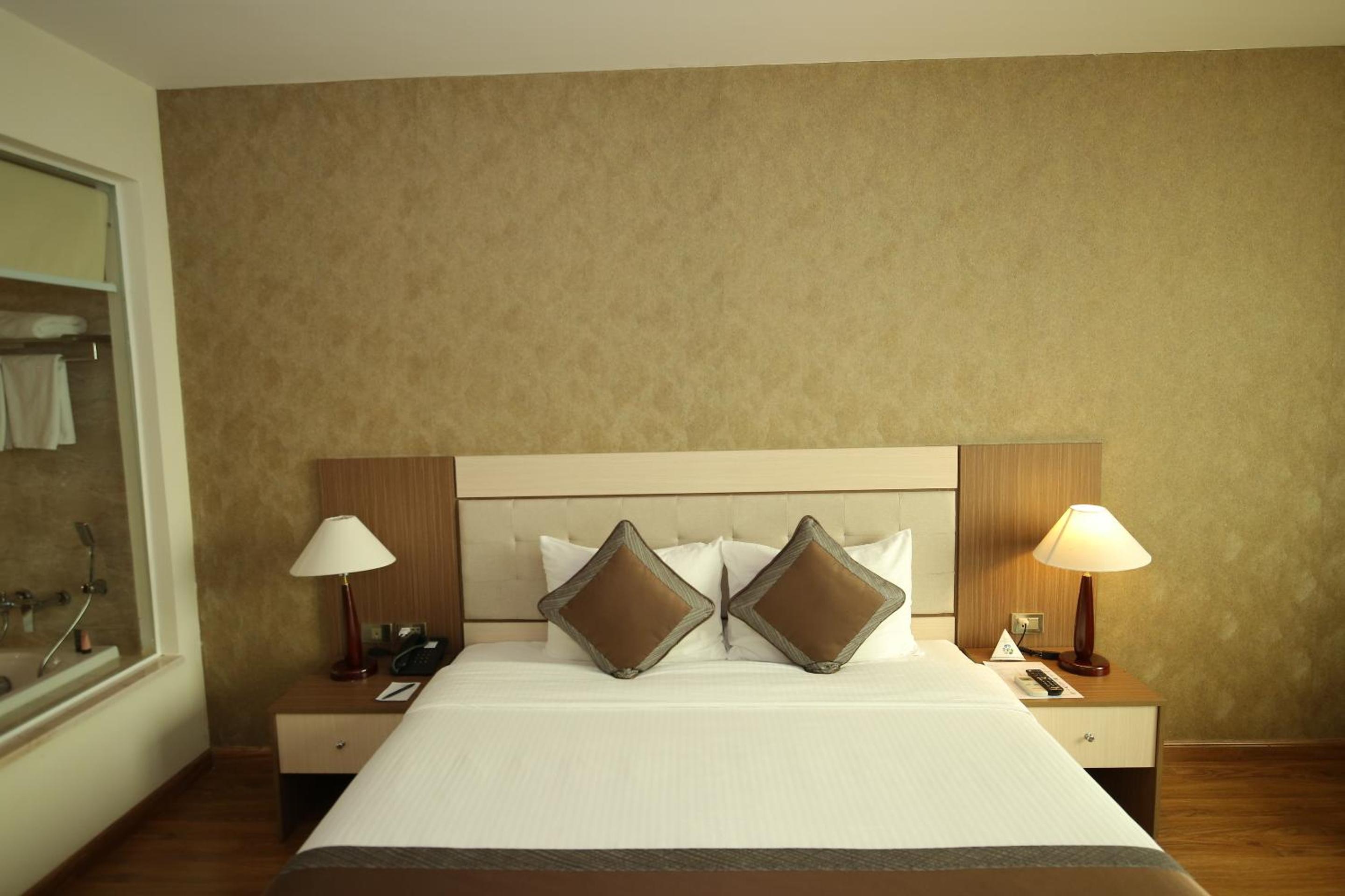 Deluxe King Room photo 2
