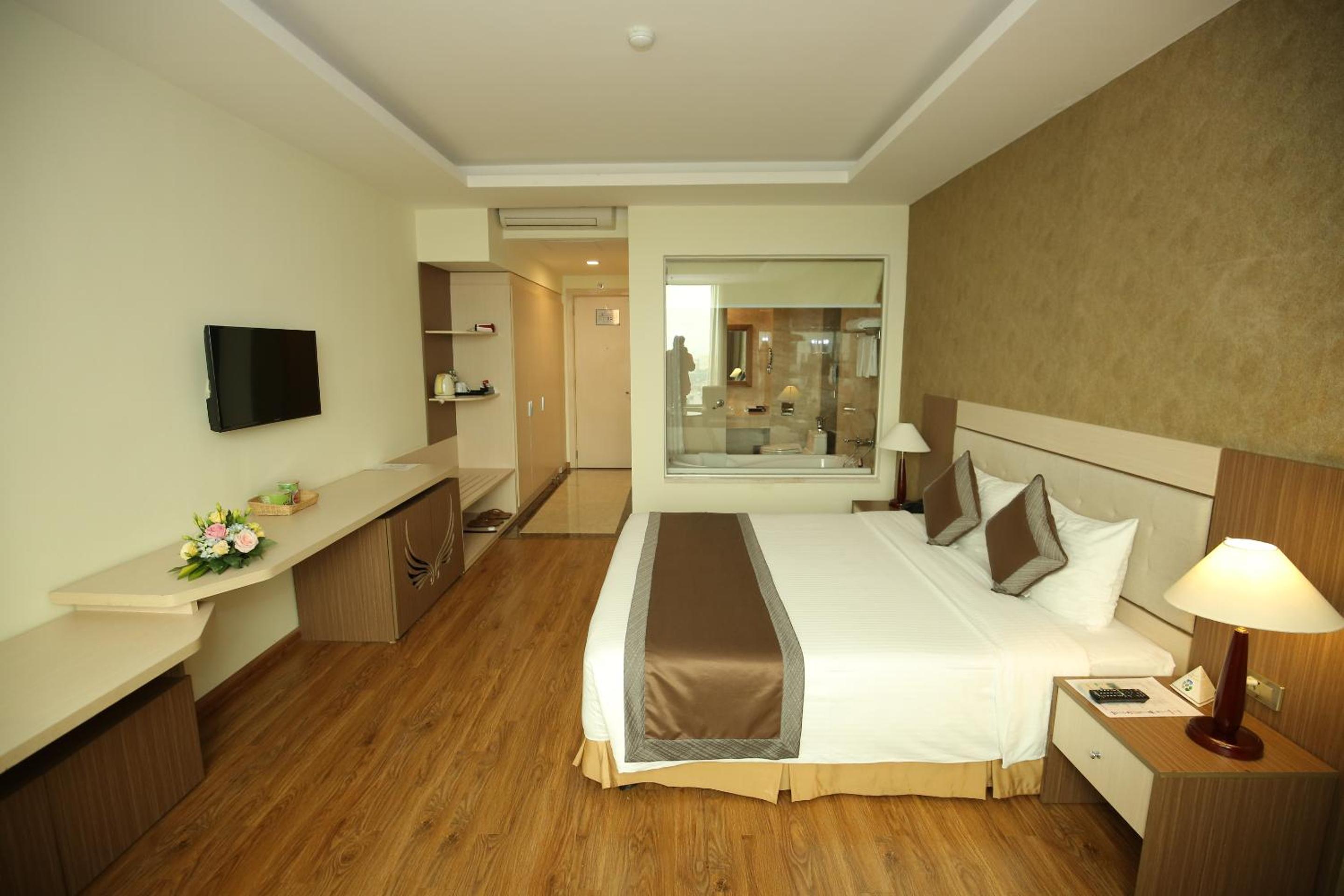 Deluxe King Room photo 1