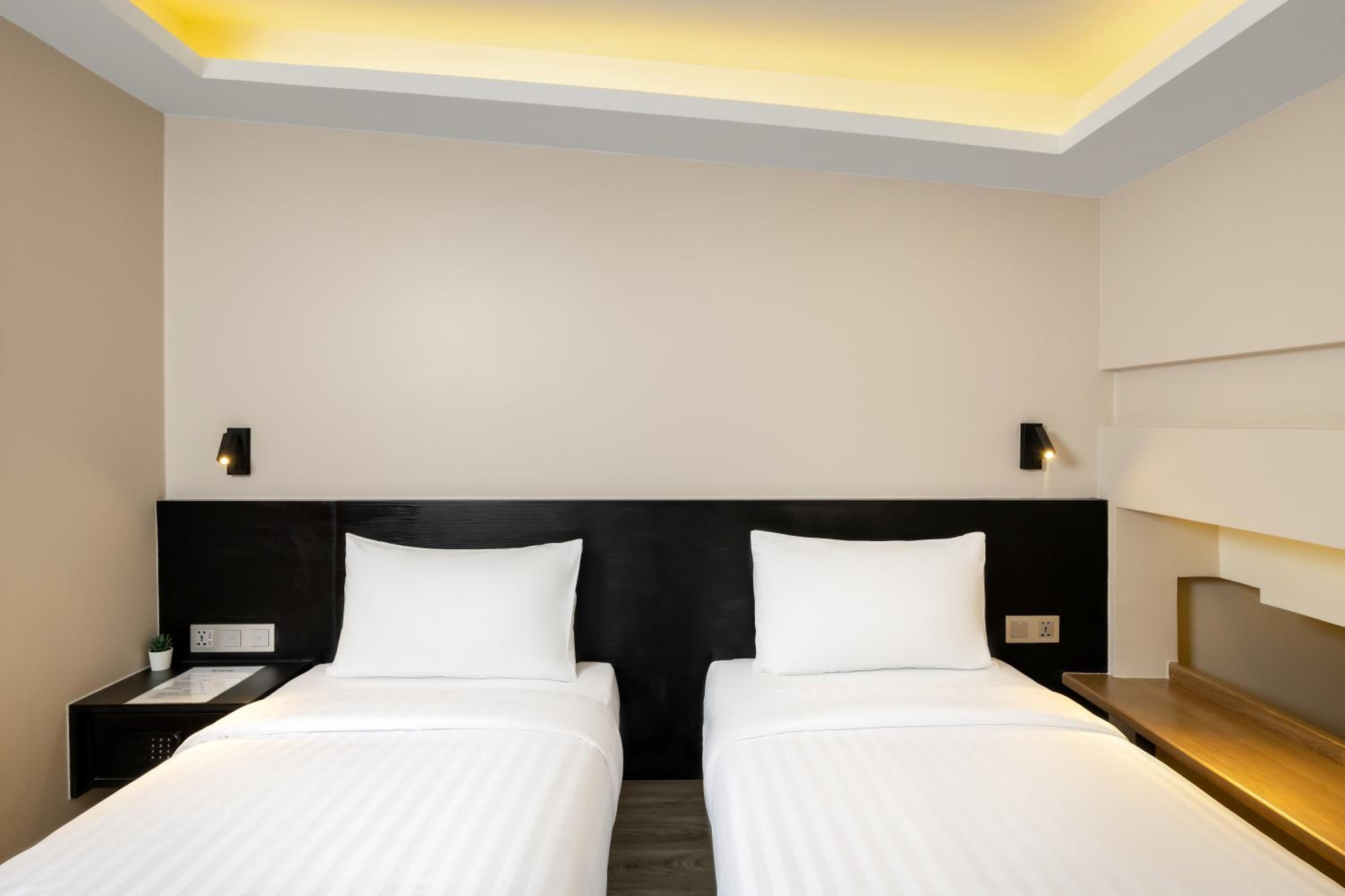 Duplex Twin Room photo 2