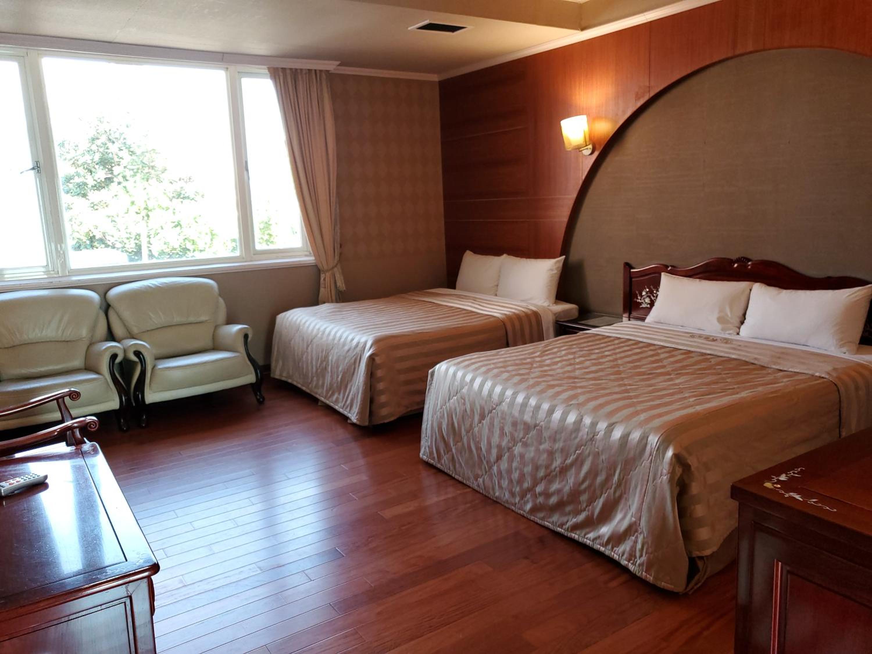 Quadruple Room with Bath photo 2