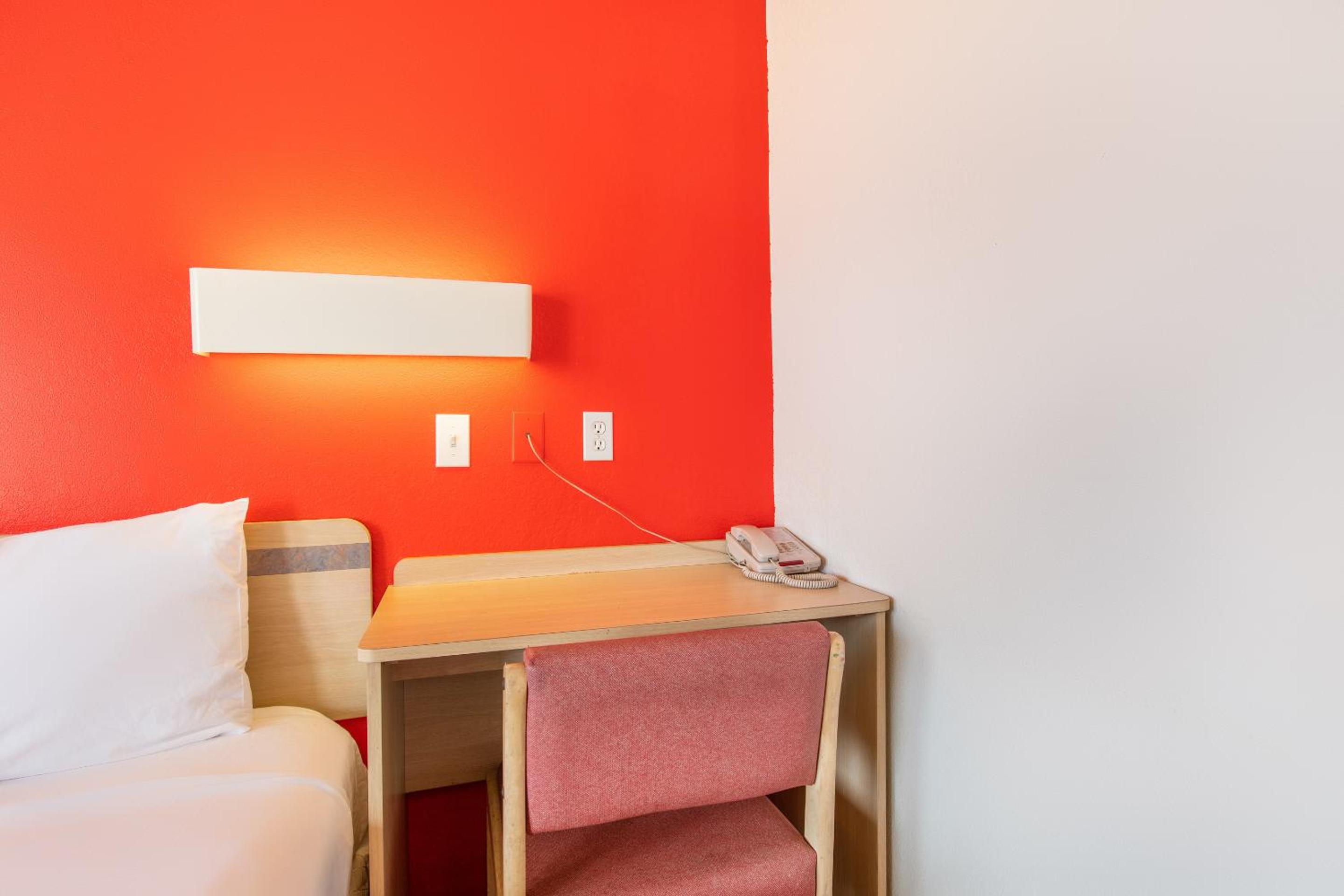 Queen Room photo 3