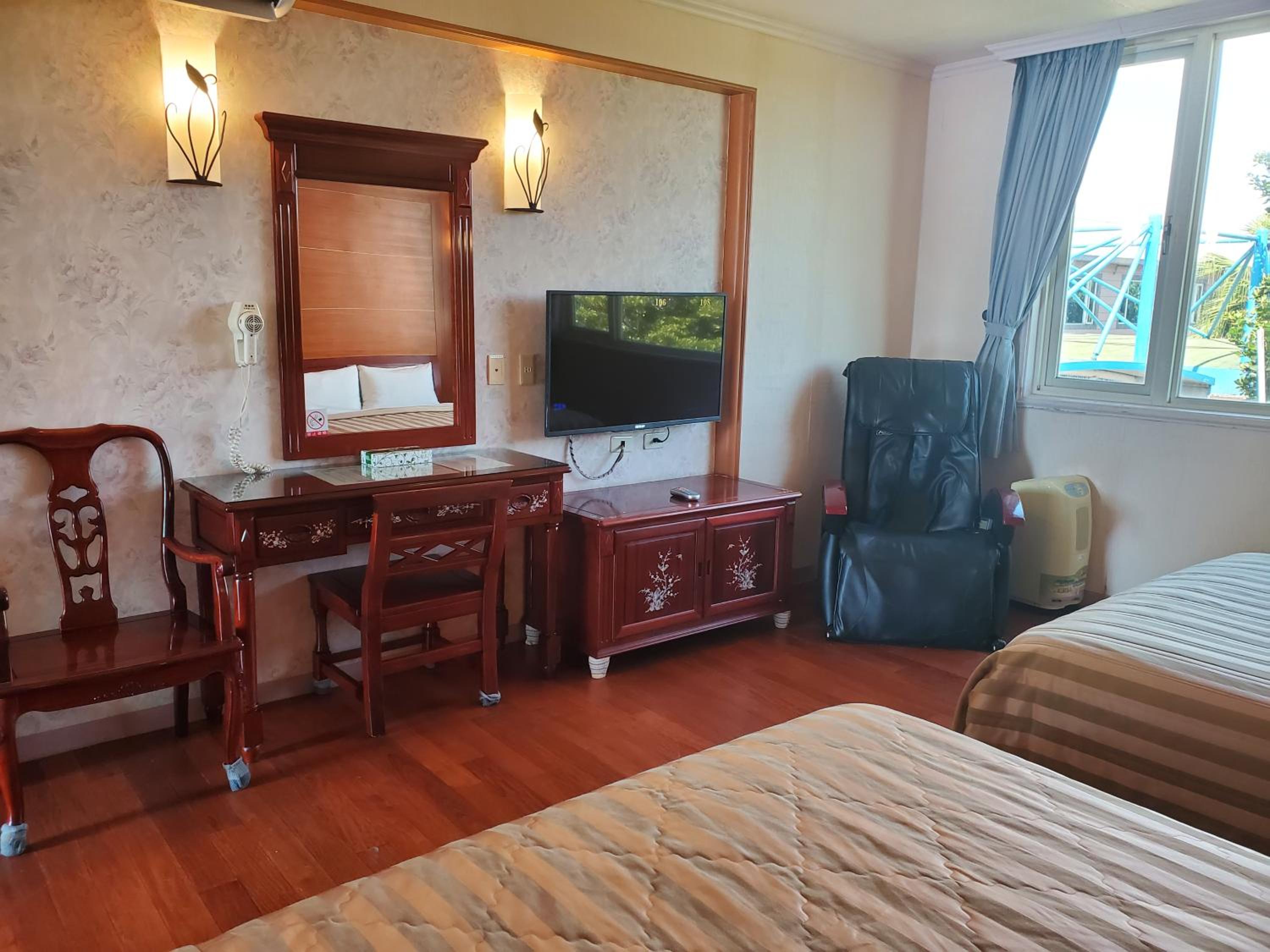 Quadruple Room with Bath photo 3