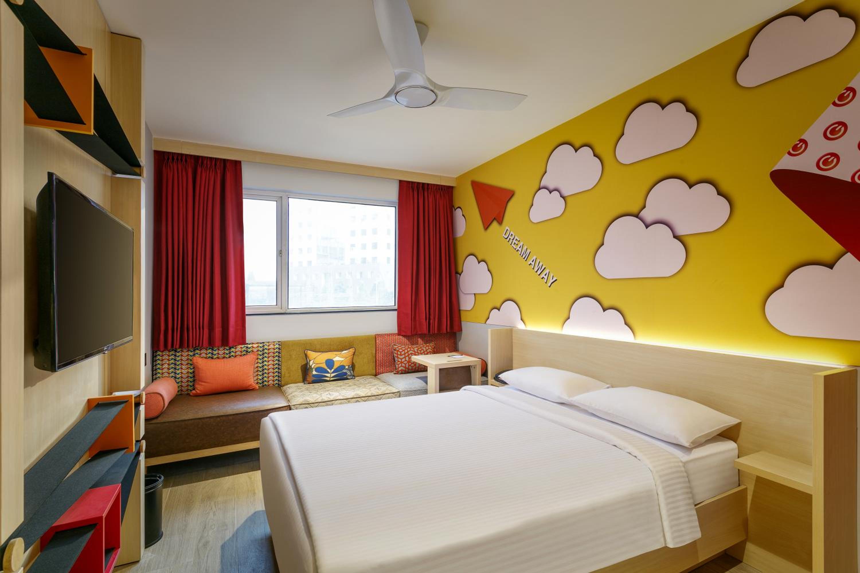D-Luxe Queen Room - Photo 7