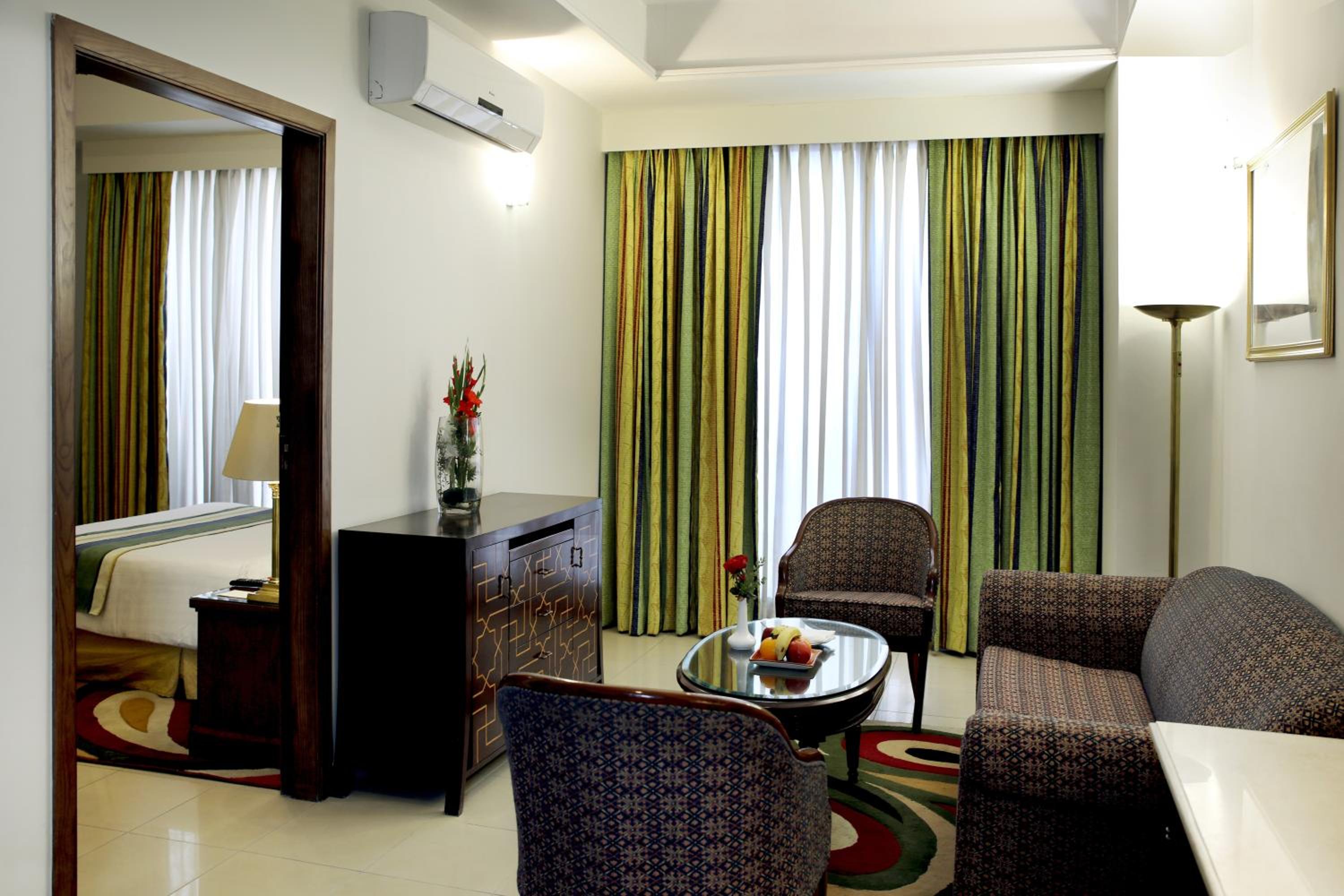 Business Suite - Photo 2