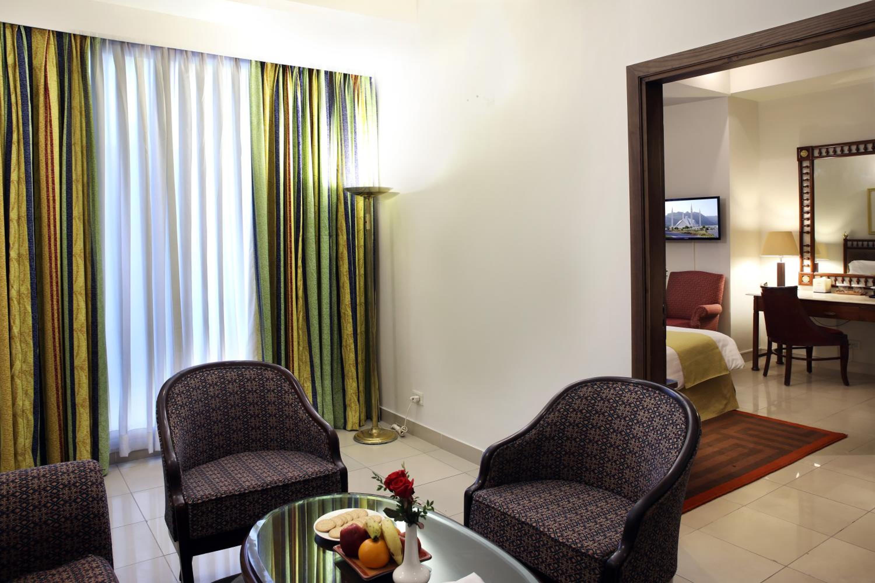 Business Suite - Photo 3