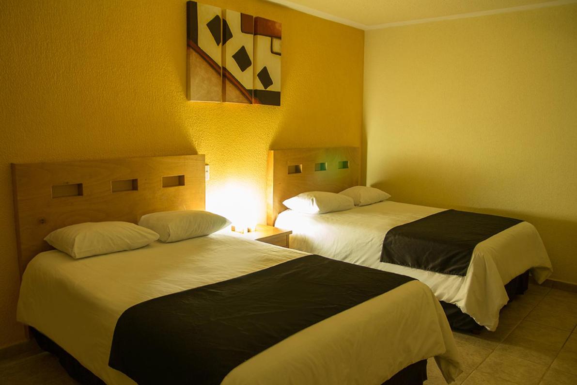 Deluxe Double Room with Two Double Beds - Photo 4