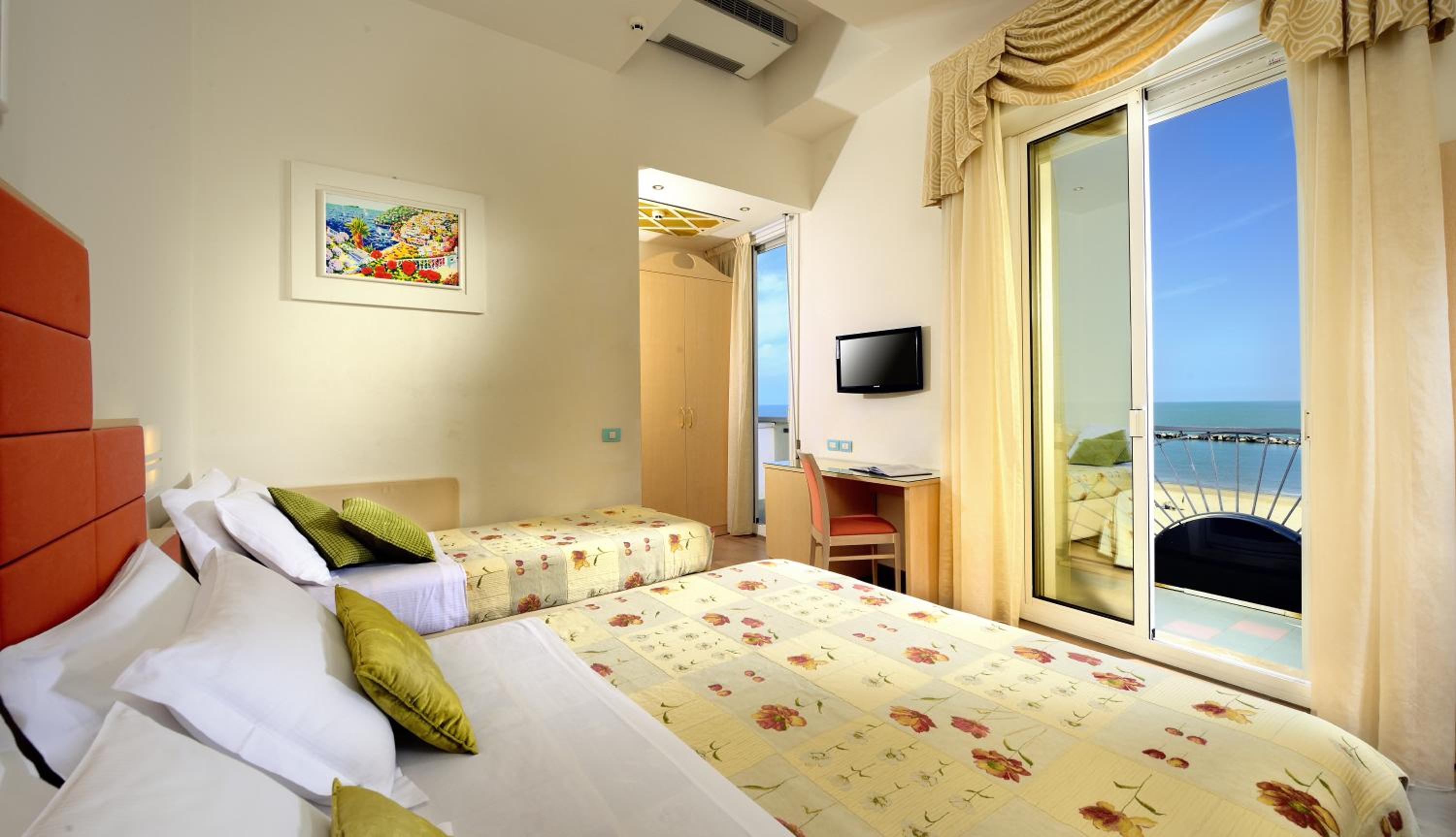 Superior Triple Room with Sea View photo 2