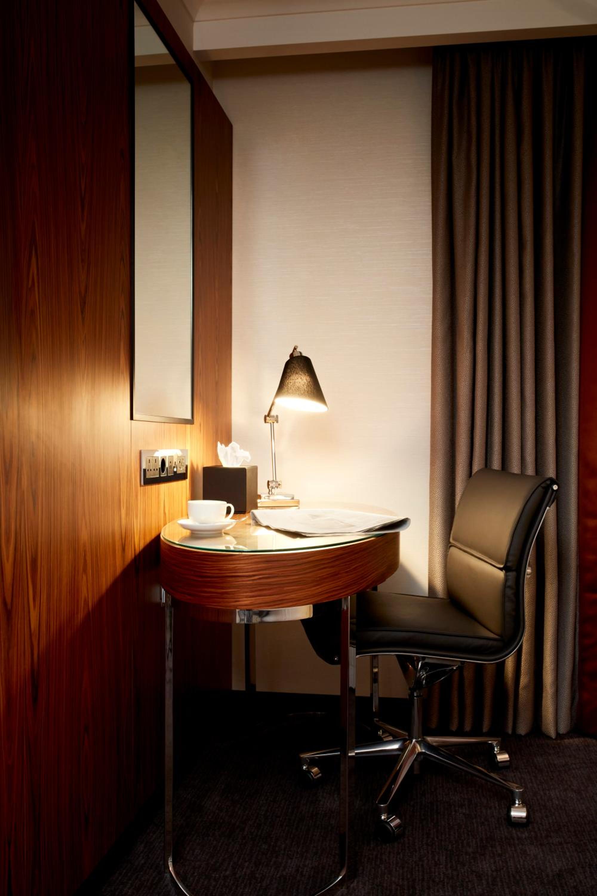 King Room with Courtyard View - High Floor photo 2