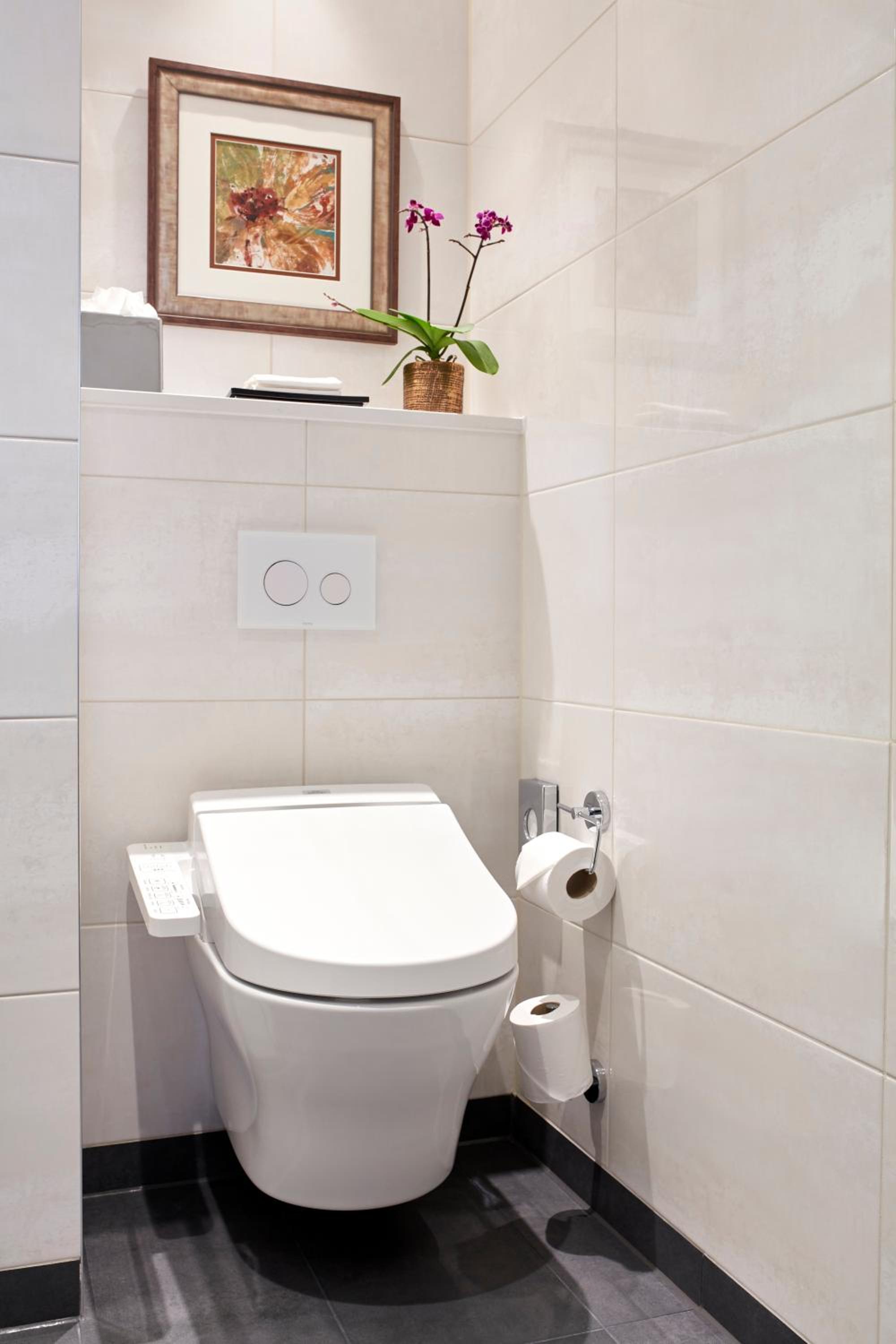 Deluxe King Room with River View - High Floor photo 3