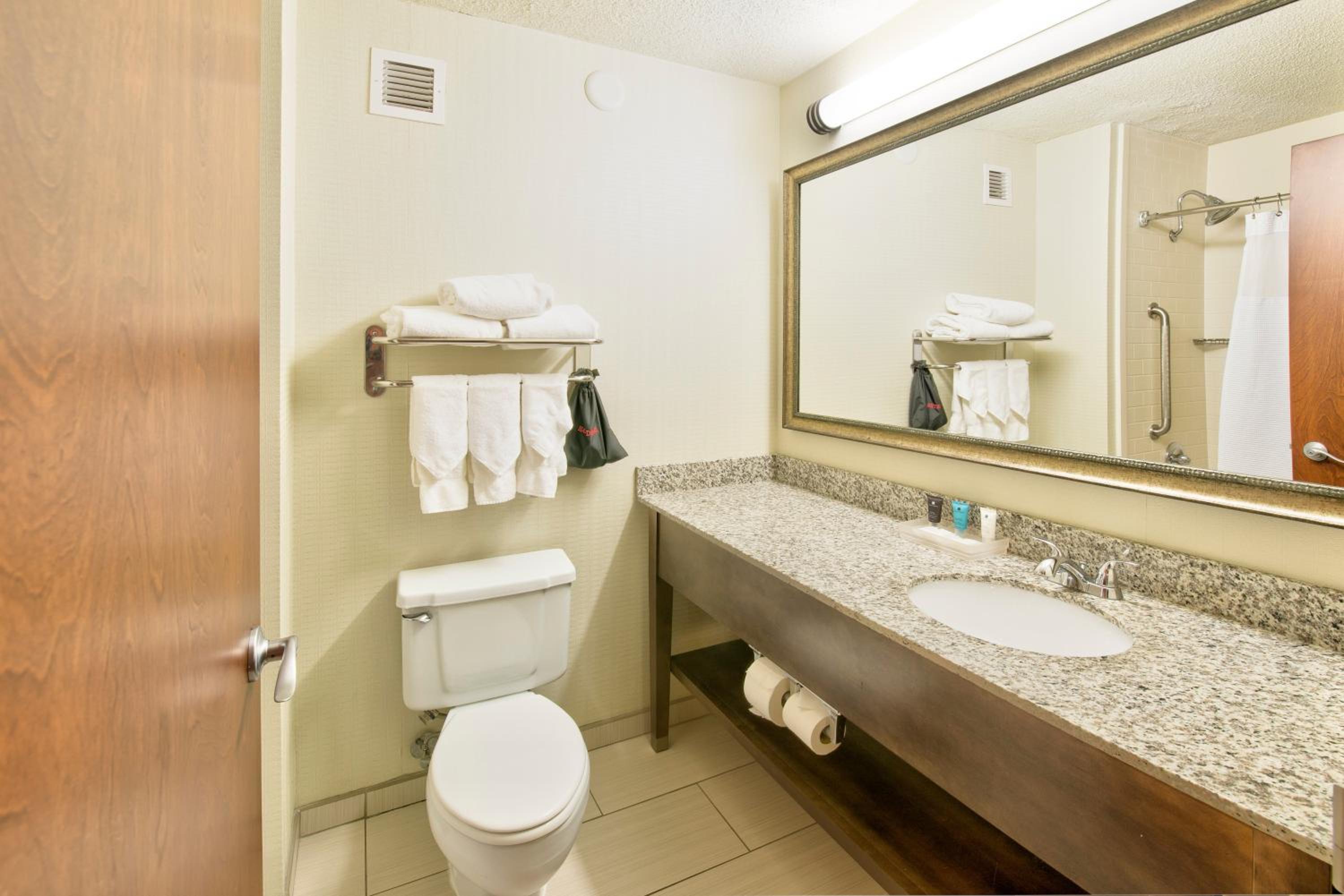 Standard King Room - Photo 4