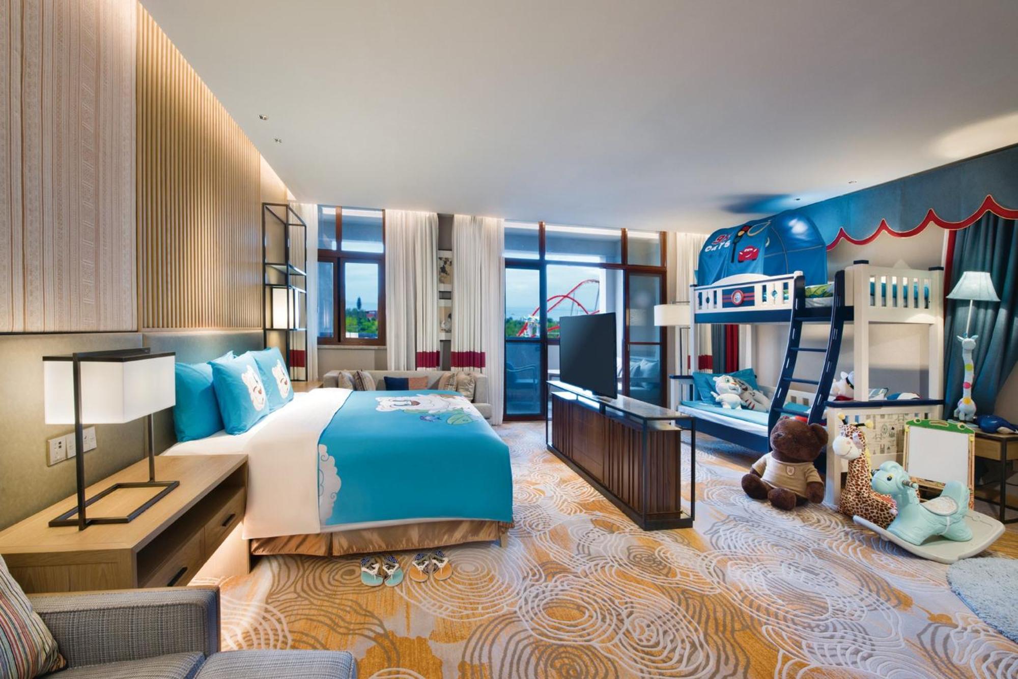 Premium King Room with One King Bed, One Bunk Bed and Lounge Access - Kids Theme thumbnail 5