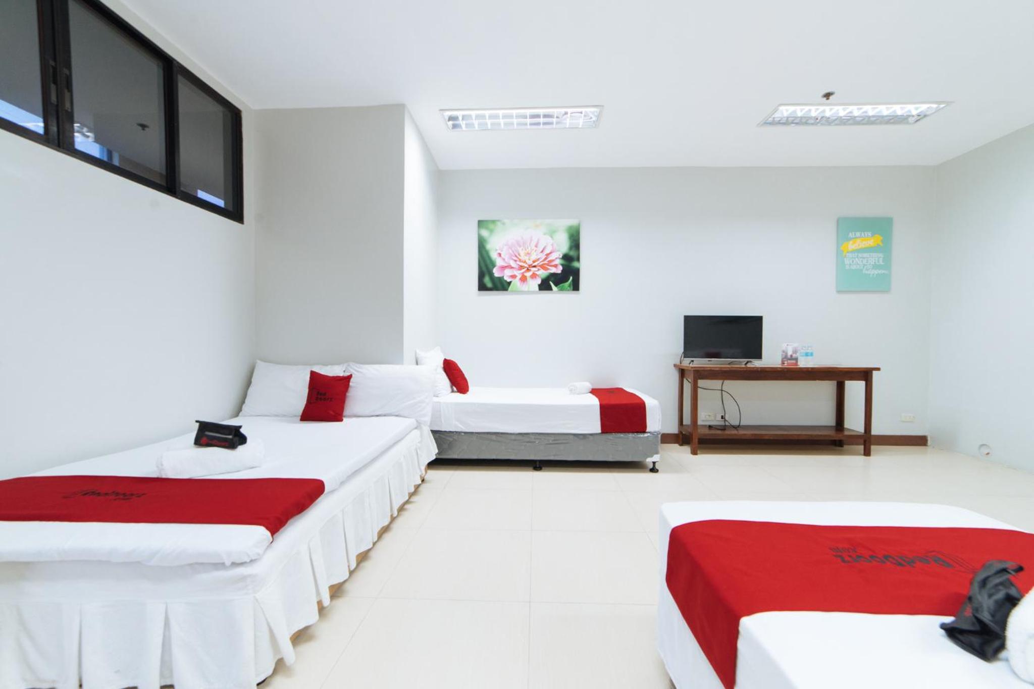 Deluxe Family Room - Photo 7