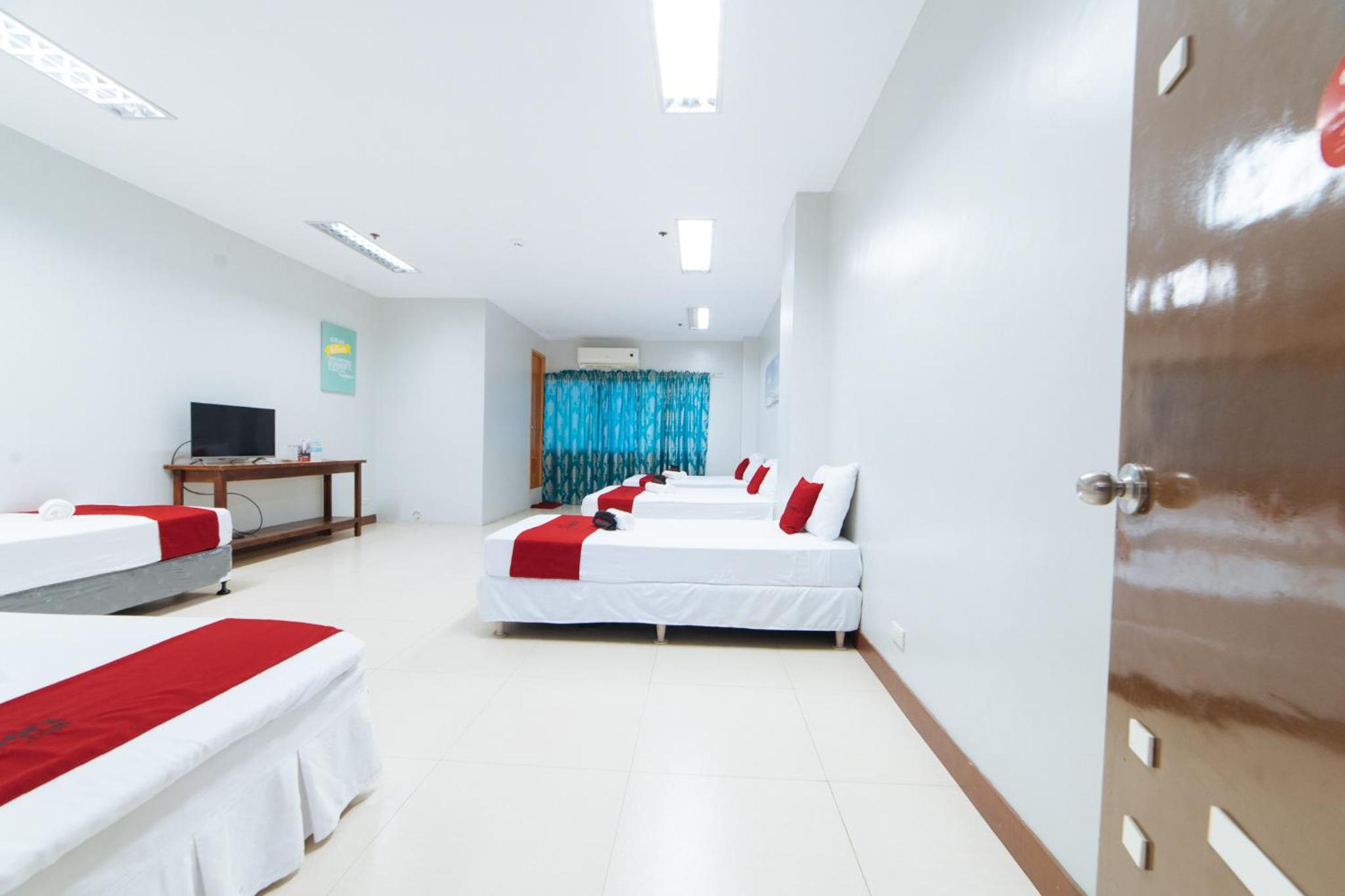 Deluxe Family Room - Photo 9